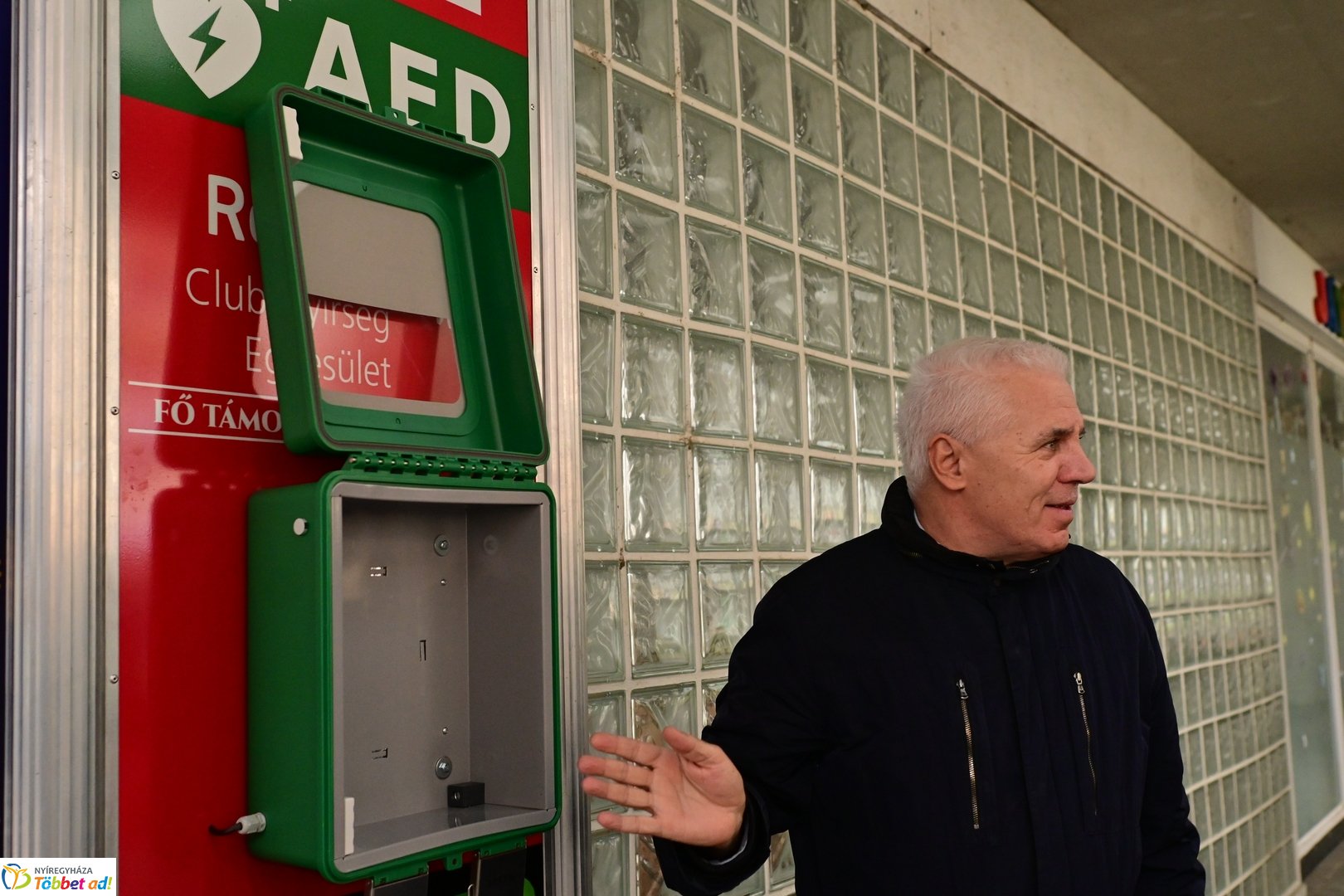 Életmentő defibrillátorokat adtak át 2025 decemberében