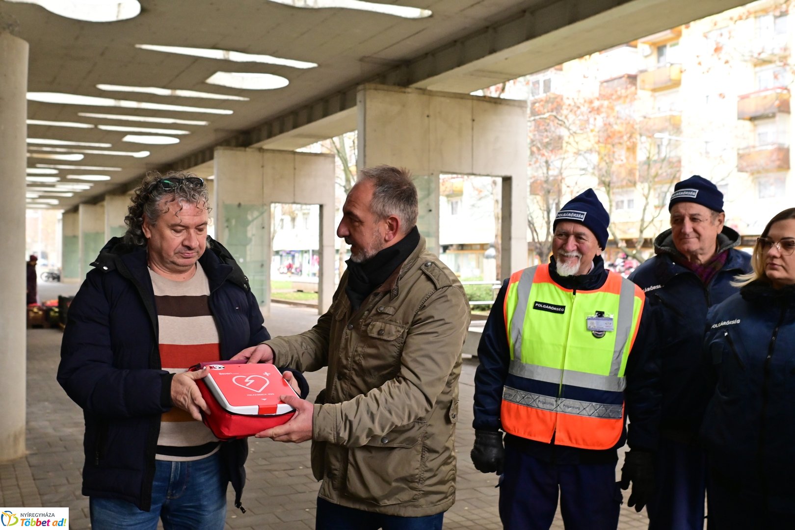 Életmentő defibrillátorokat adtak át 2025 decemberében