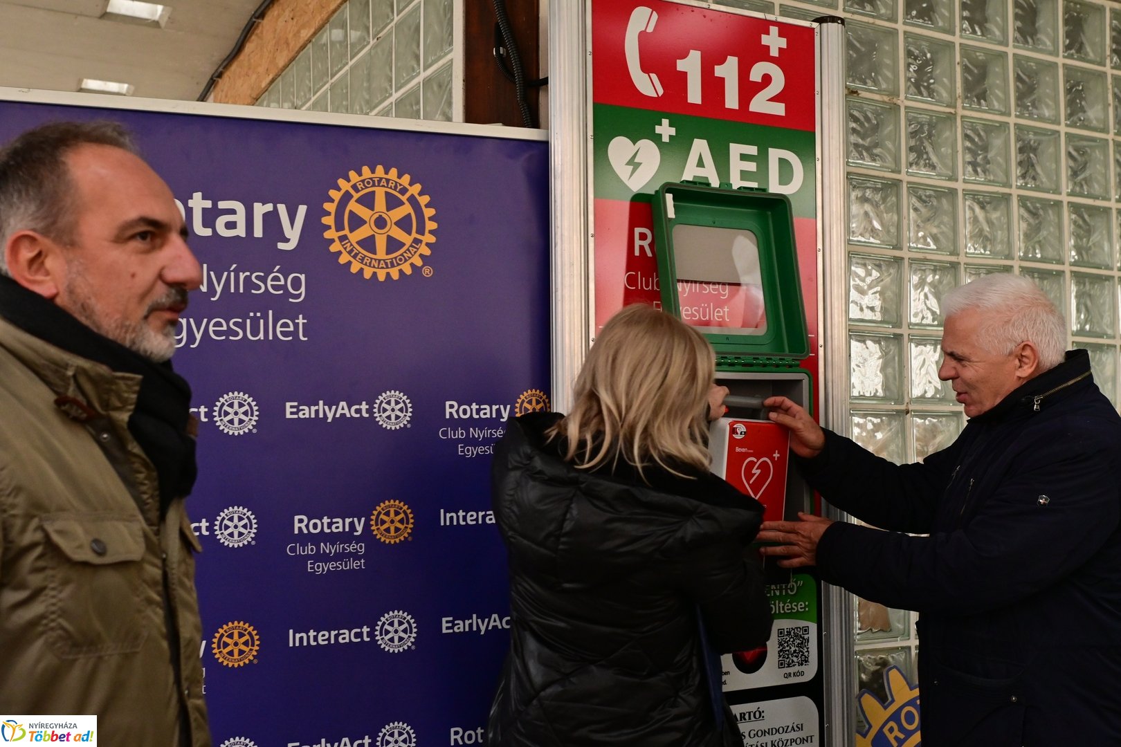 Életmentő defibrillátorokat adtak át 2025 decemberében