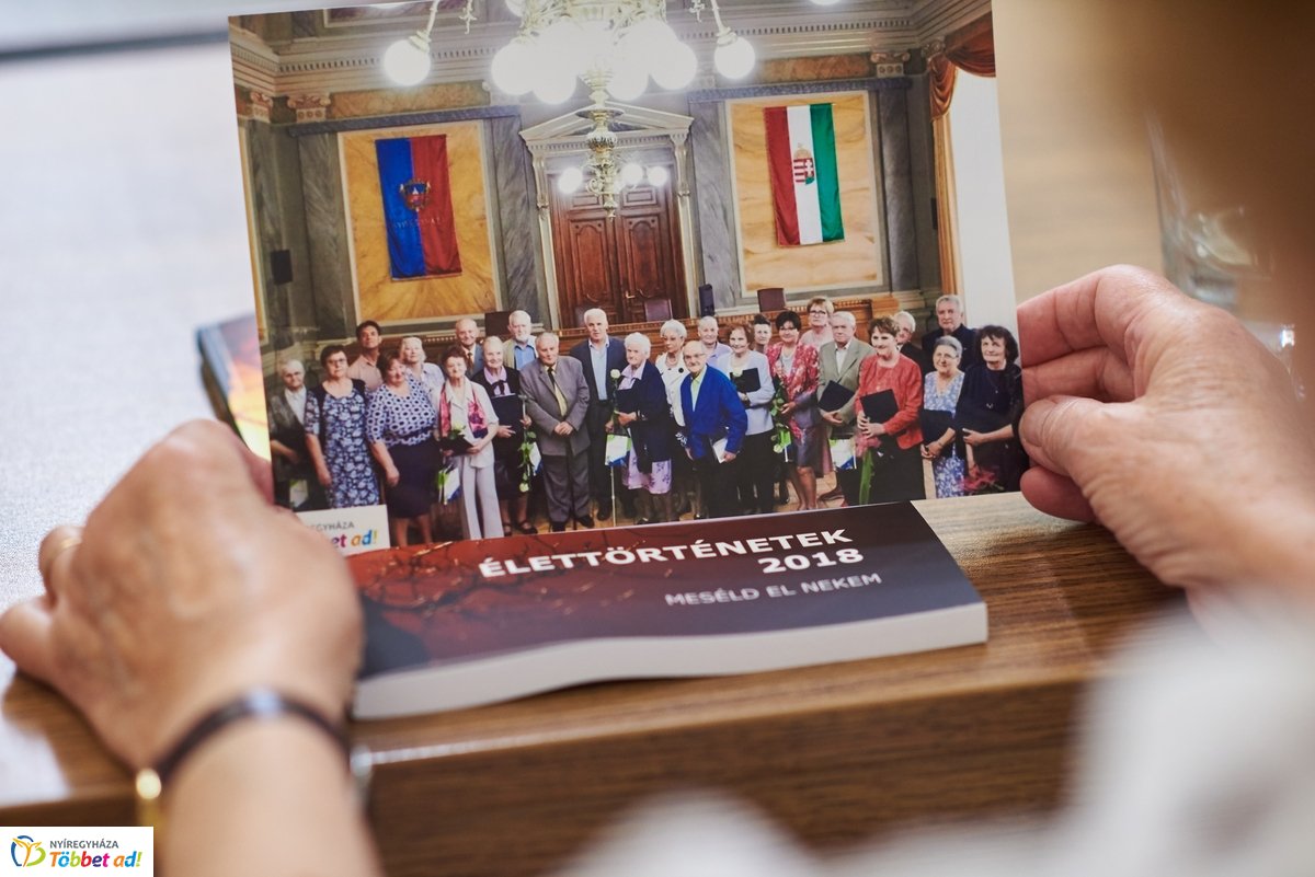 Élettörténetek - könyv átadó