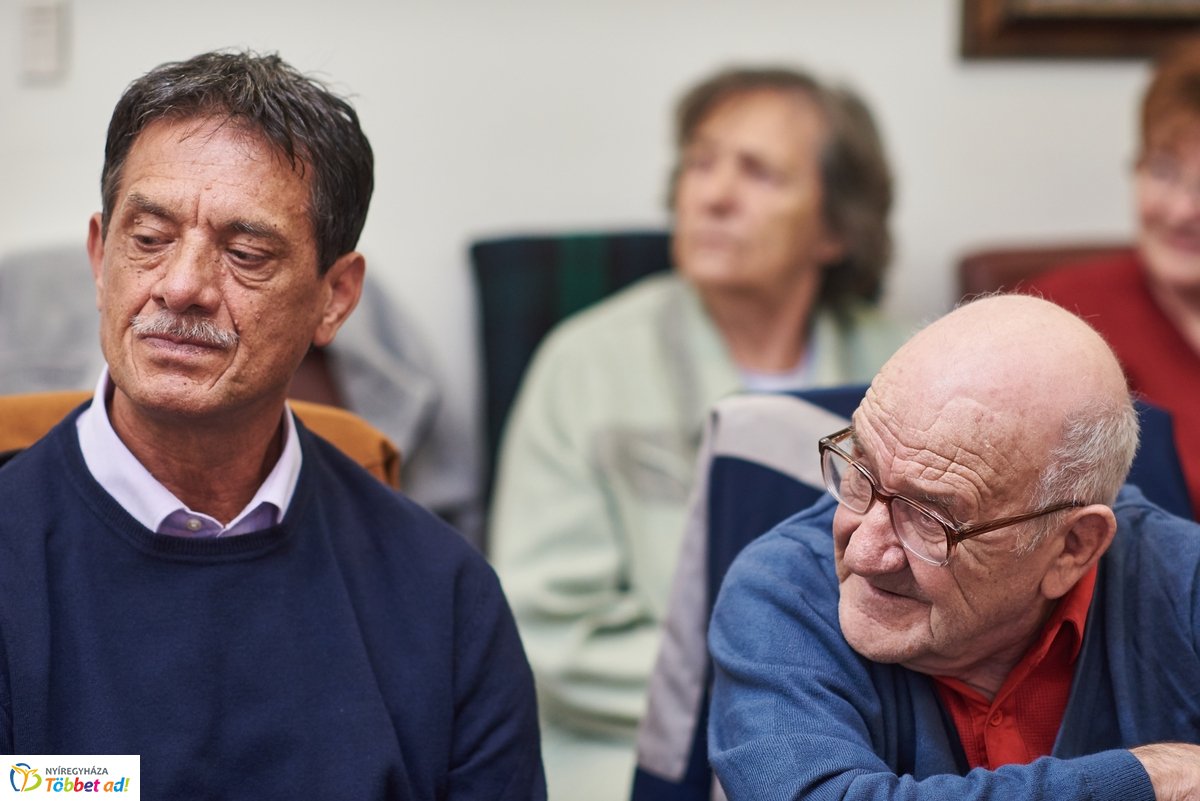 Élettörténetek - könyv átadó