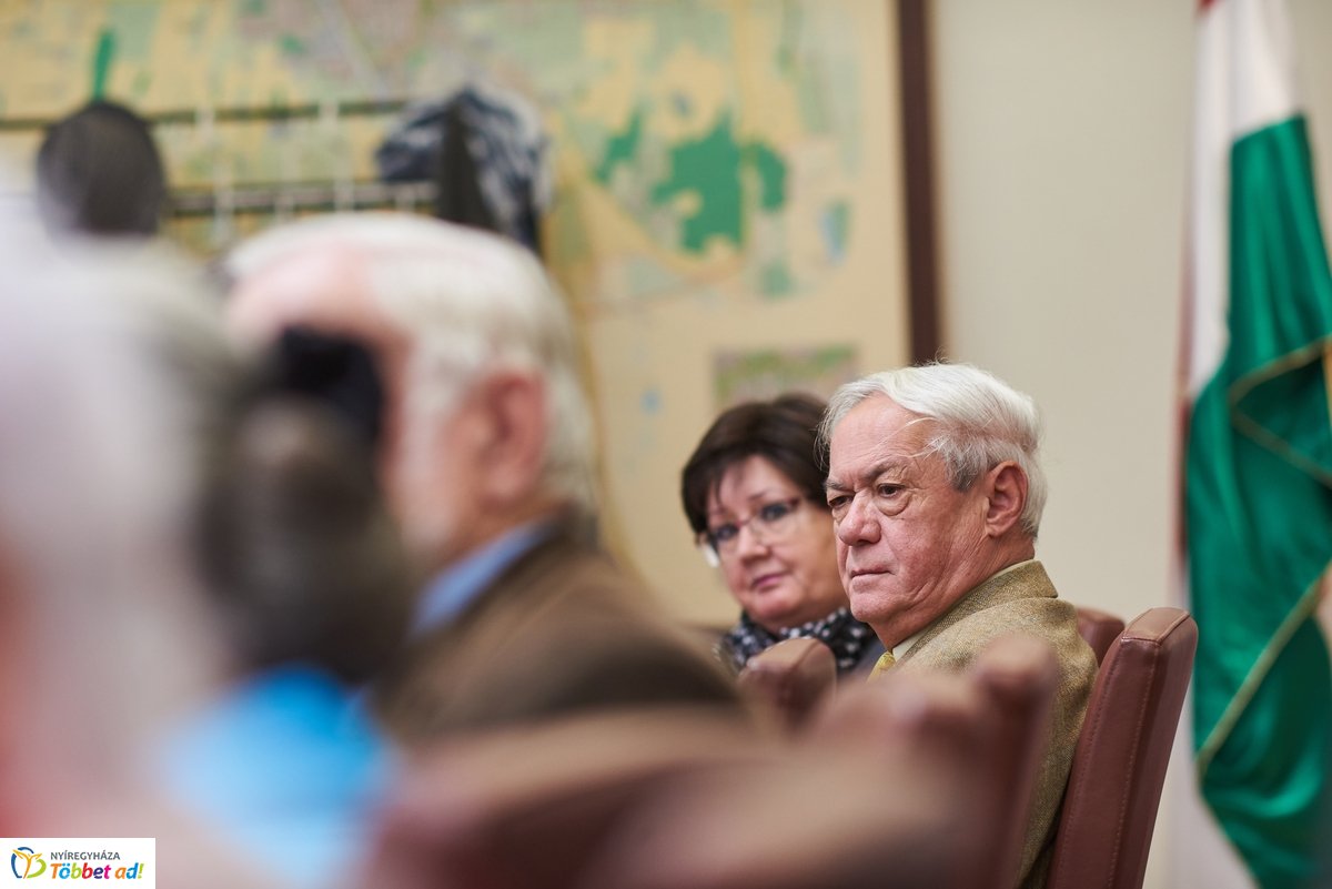 Élettörténetek - könyv átadó