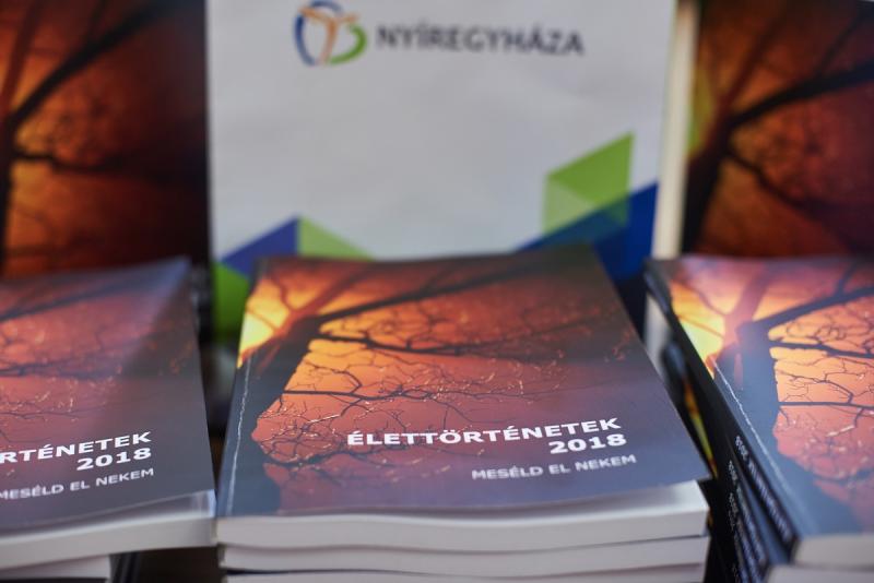 Élettörténetek - könyv átadó