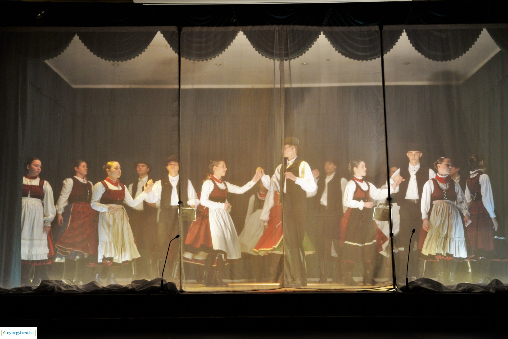 ELHISZEM-a Kismargaréta és a Margaréta Táncegyüttes karácsonyi műsora