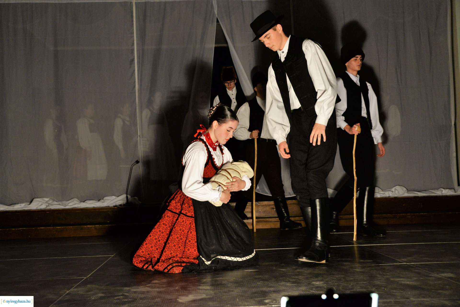 ELHISZEM-a Kismargaréta és a Margaréta Táncegyüttes karácsonyi műsora