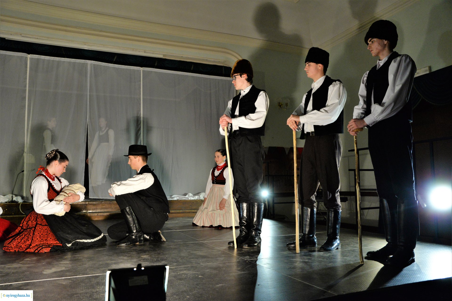 ELHISZEM-a Kismargaréta és a Margaréta Táncegyüttes karácsonyi műsora