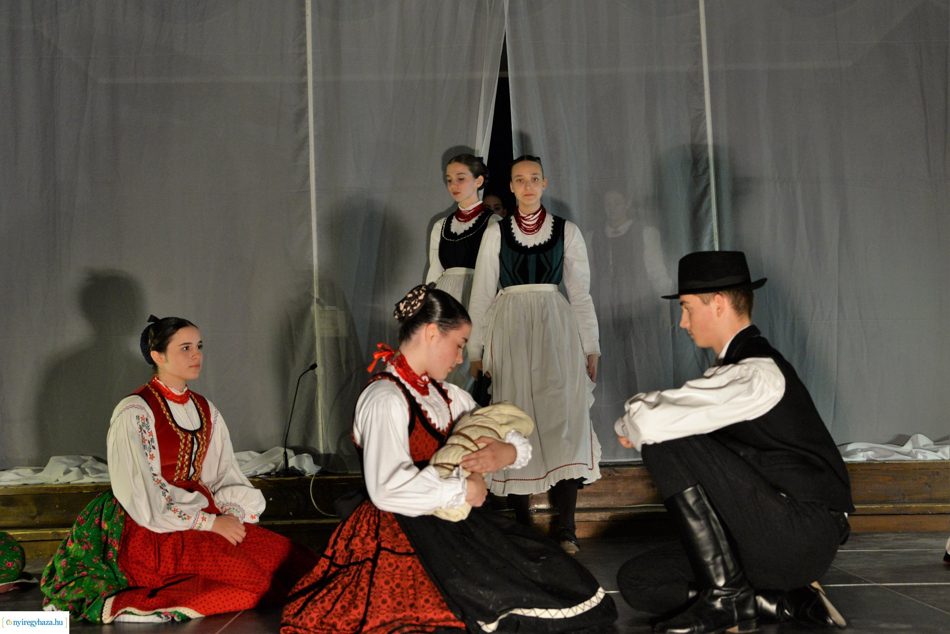 ELHISZEM-a Kismargaréta és a Margaréta Táncegyüttes karácsonyi műsora