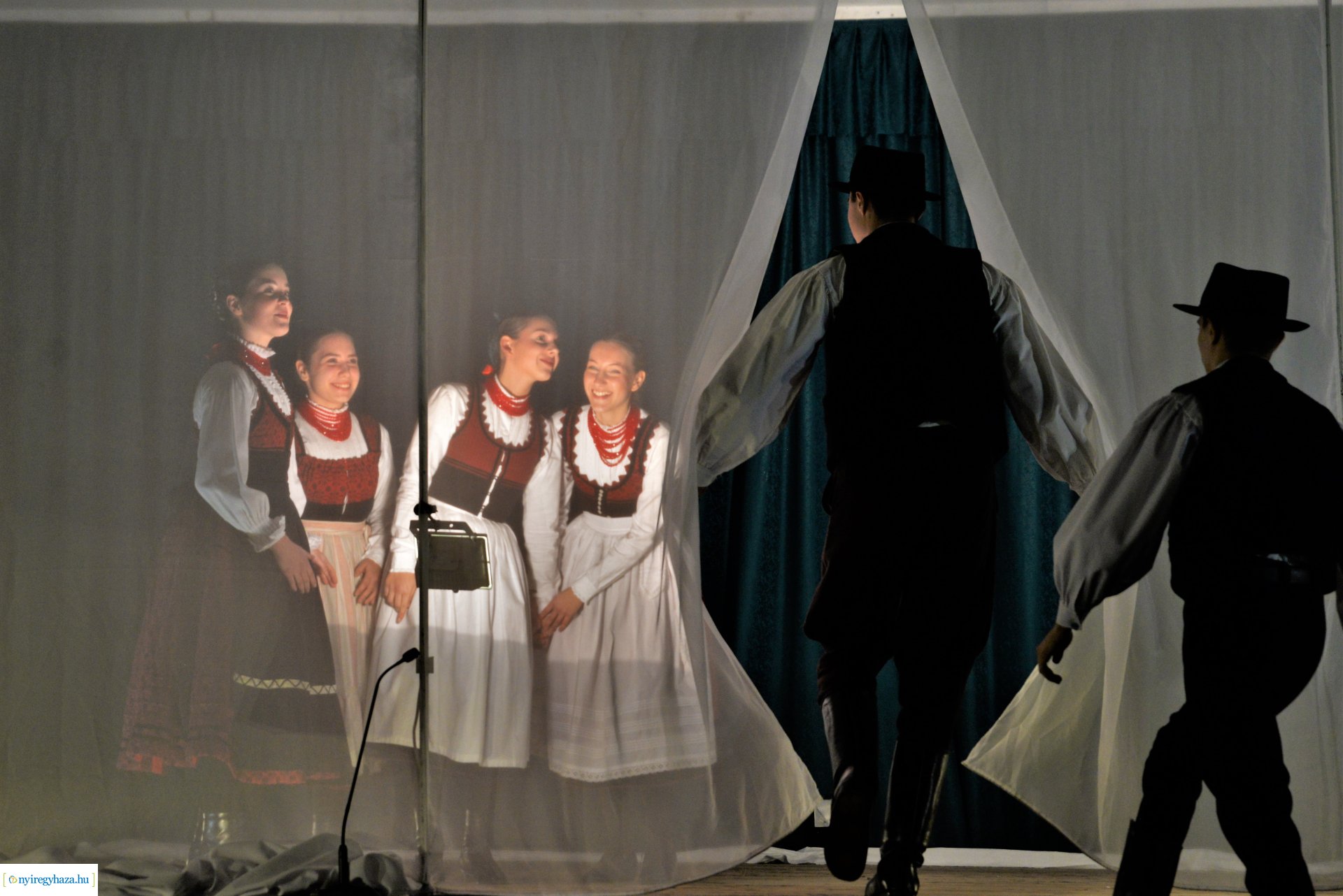 ELHISZEM-a Kismargaréta és a Margaréta Táncegyüttes karácsonyi műsora