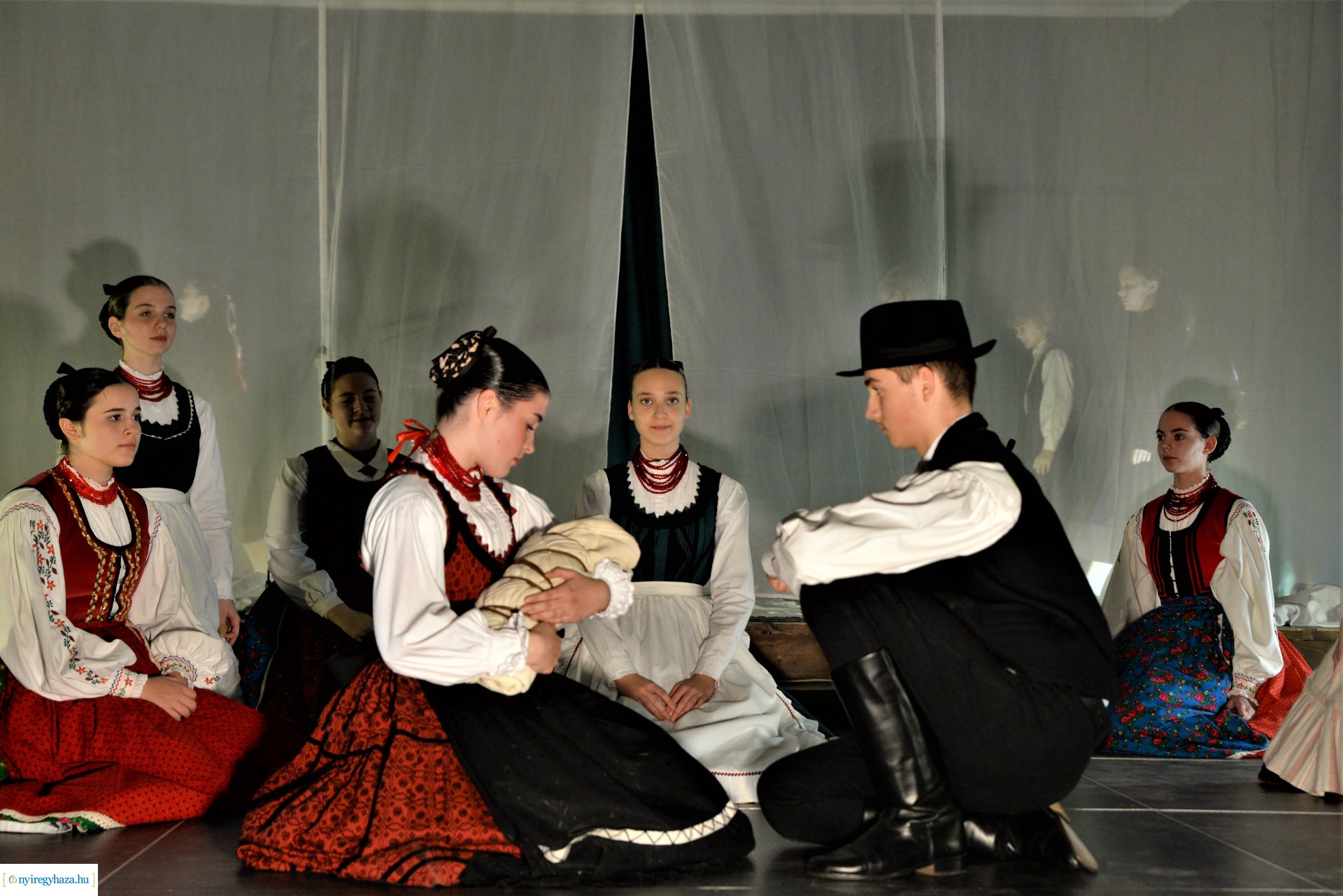 ELHISZEM-a Kismargaréta és a Margaréta Táncegyüttes karácsonyi műsora