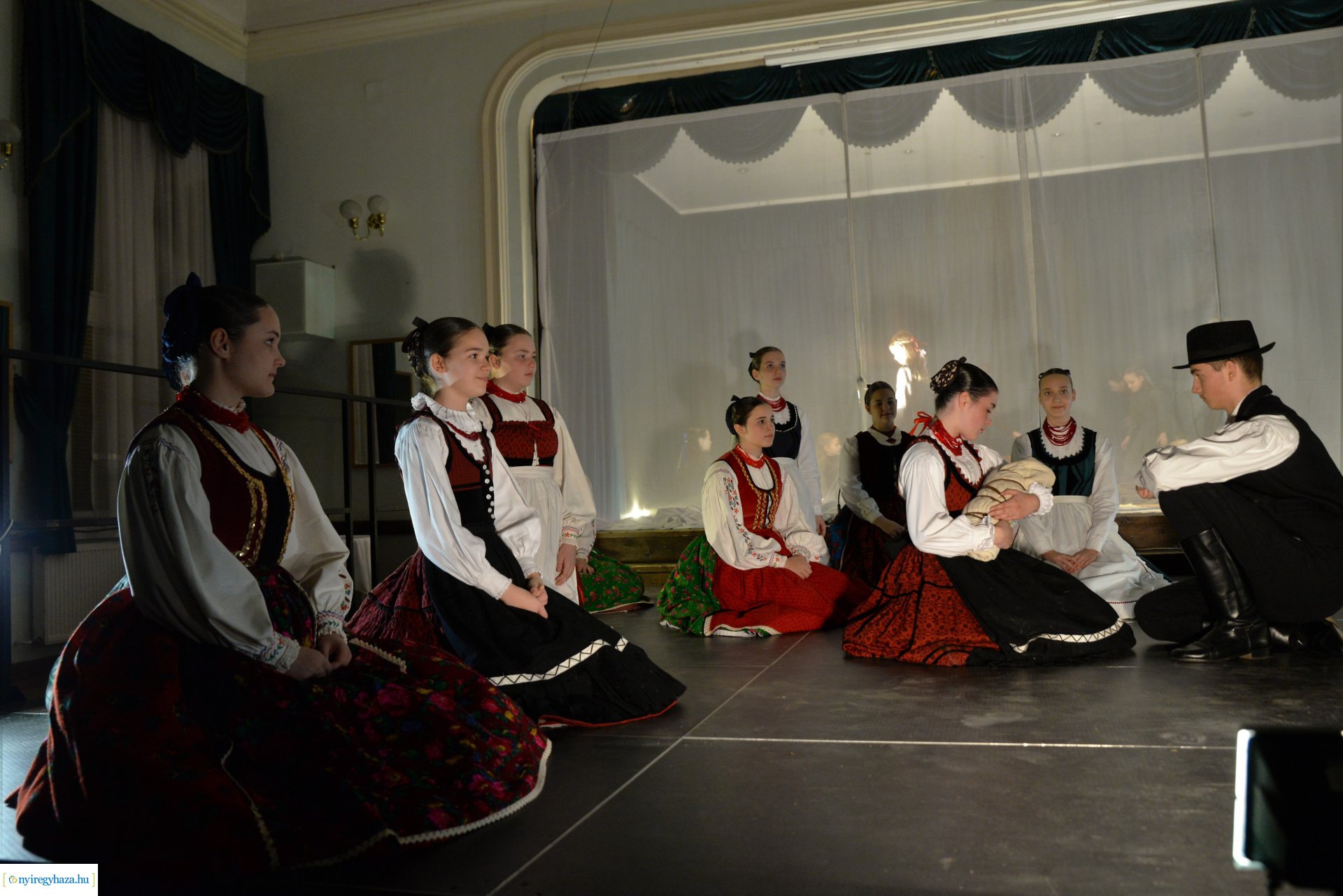 ELHISZEM-a Kismargaréta és a Margaréta Táncegyüttes karácsonyi műsora