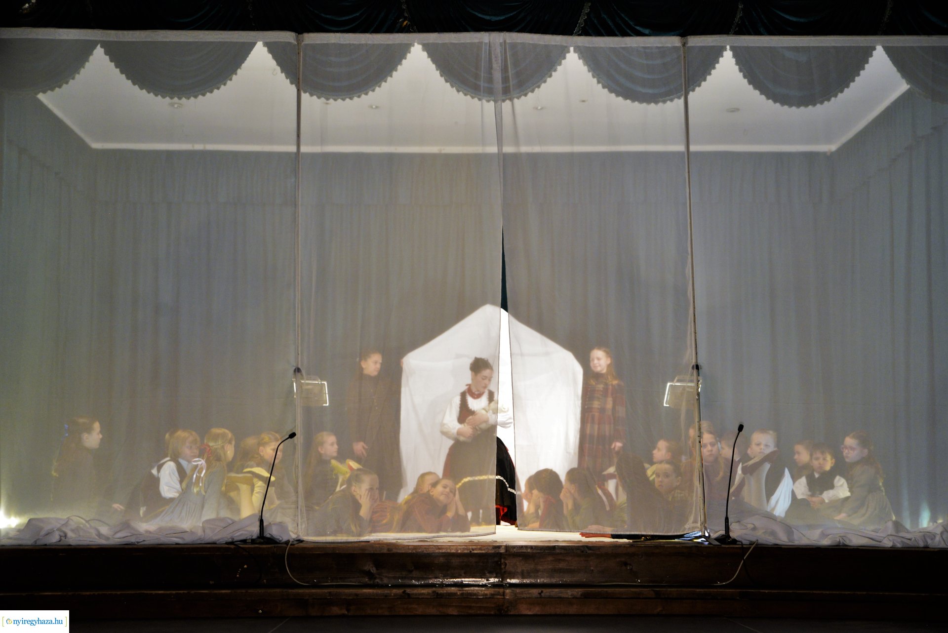 ELHISZEM-a Kismargaréta és a Margaréta Táncegyüttes karácsonyi műsora