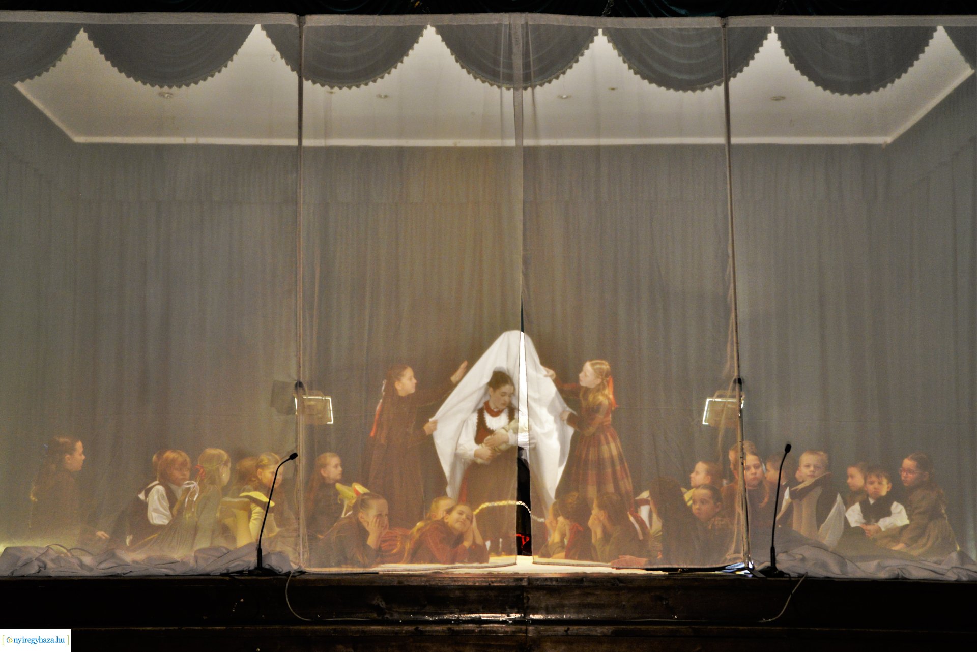 ELHISZEM-a Kismargaréta és a Margaréta Táncegyüttes karácsonyi műsora