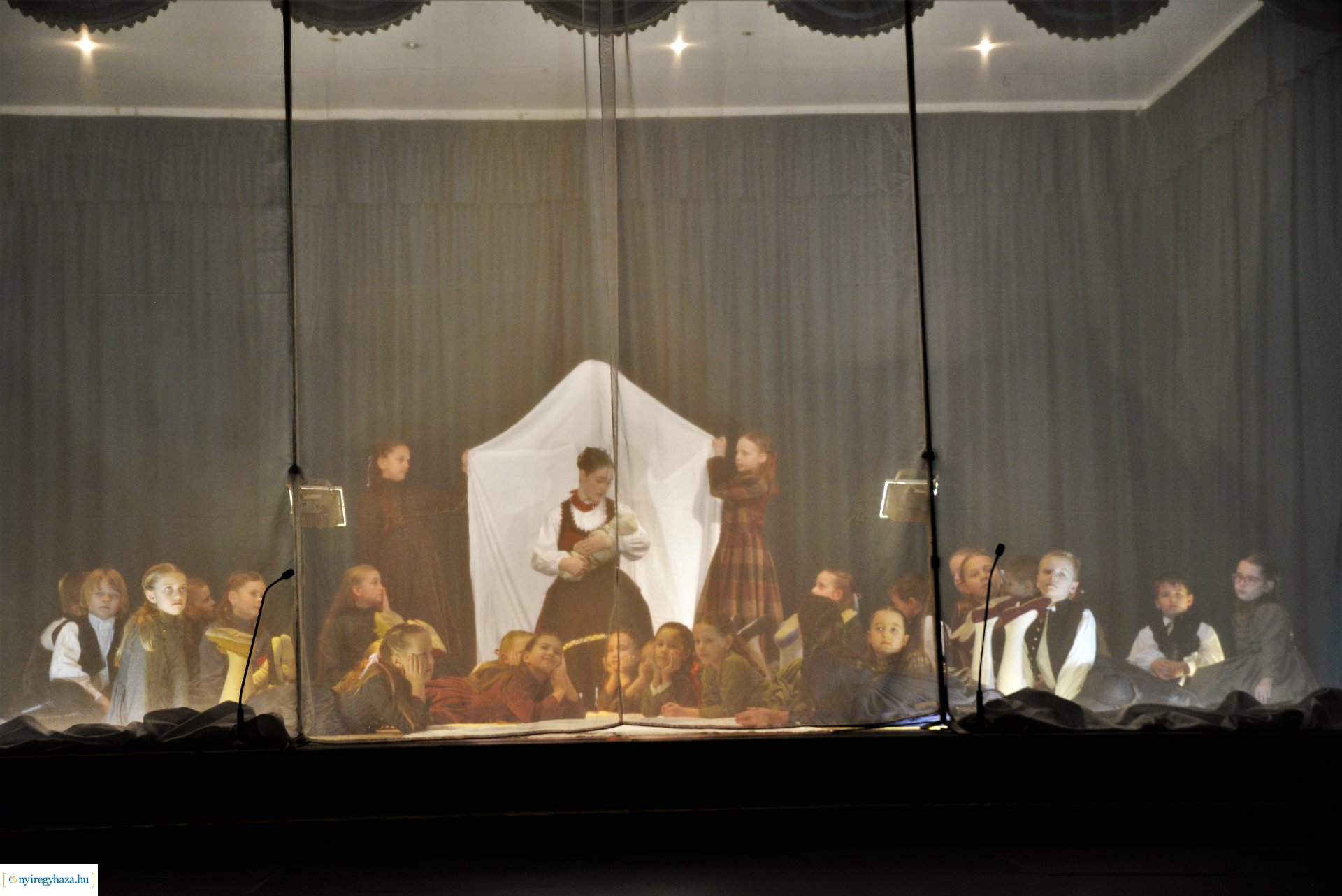 ELHISZEM-a Kismargaréta és a Margaréta Táncegyüttes karácsonyi műsora