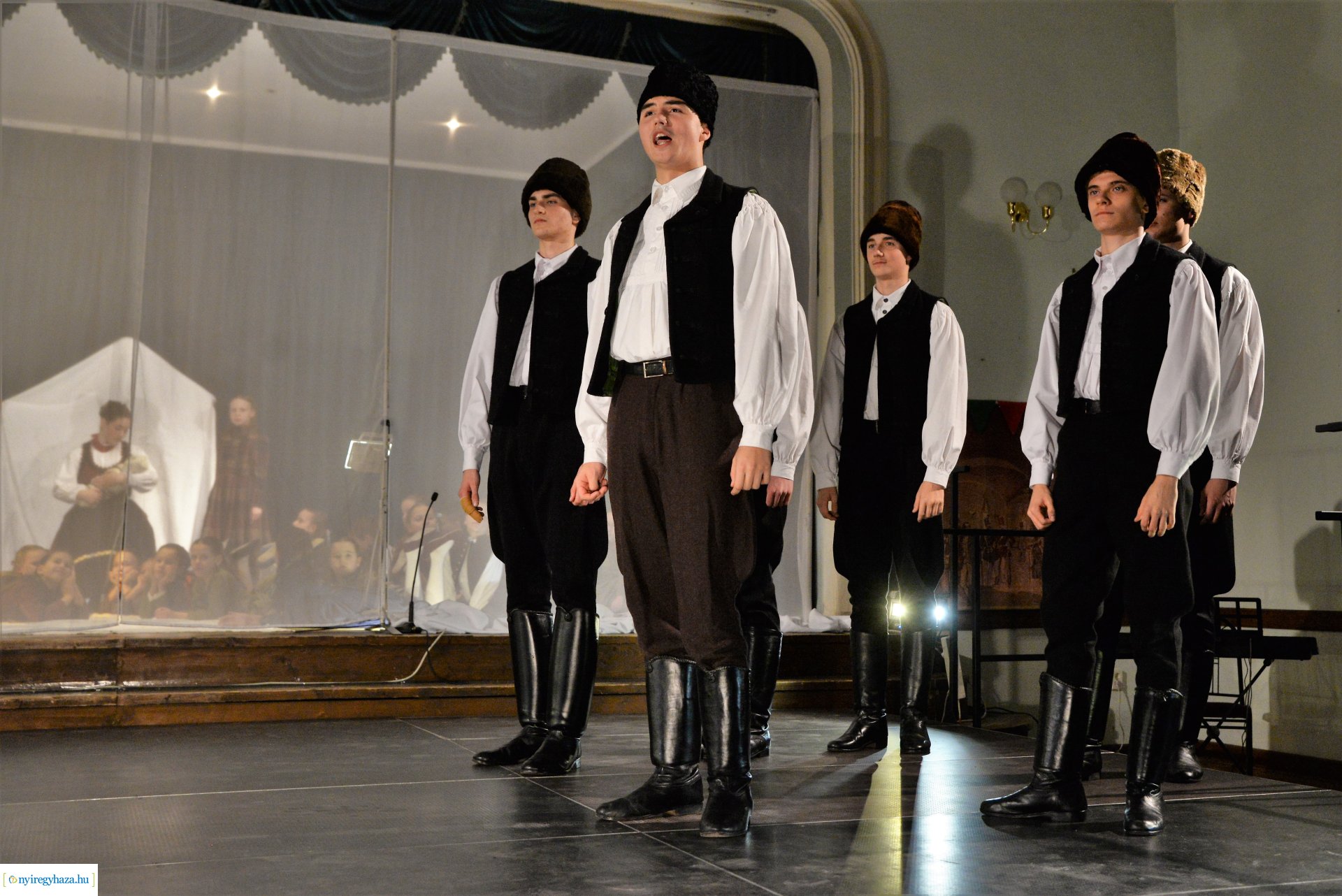 ELHISZEM-a Kismargaréta és a Margaréta Táncegyüttes karácsonyi műsora