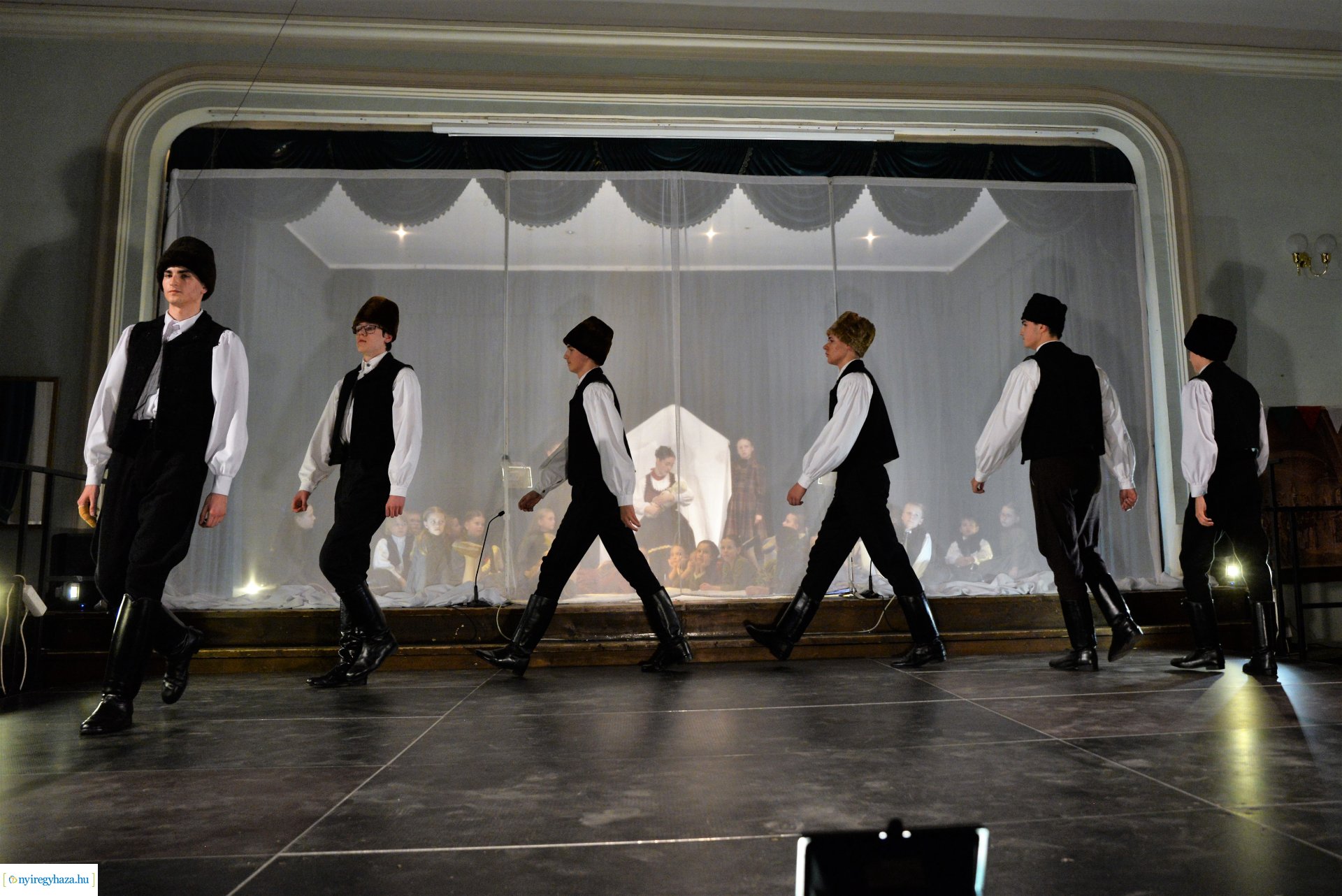 ELHISZEM-a Kismargaréta és a Margaréta Táncegyüttes karácsonyi műsora