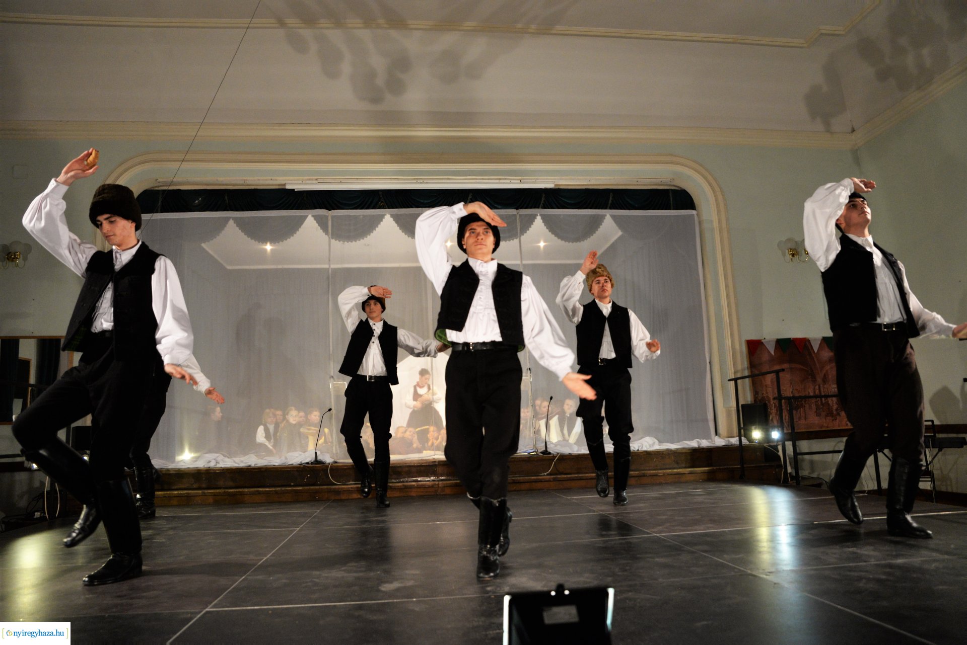 ELHISZEM-a Kismargaréta és a Margaréta Táncegyüttes karácsonyi műsora