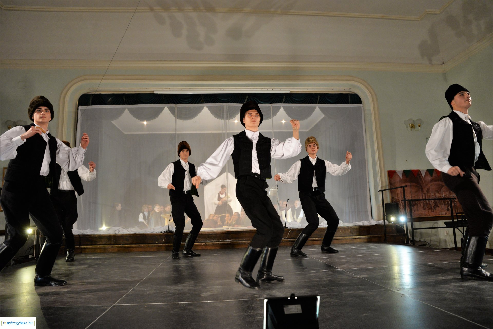 ELHISZEM-a Kismargaréta és a Margaréta Táncegyüttes karácsonyi műsora