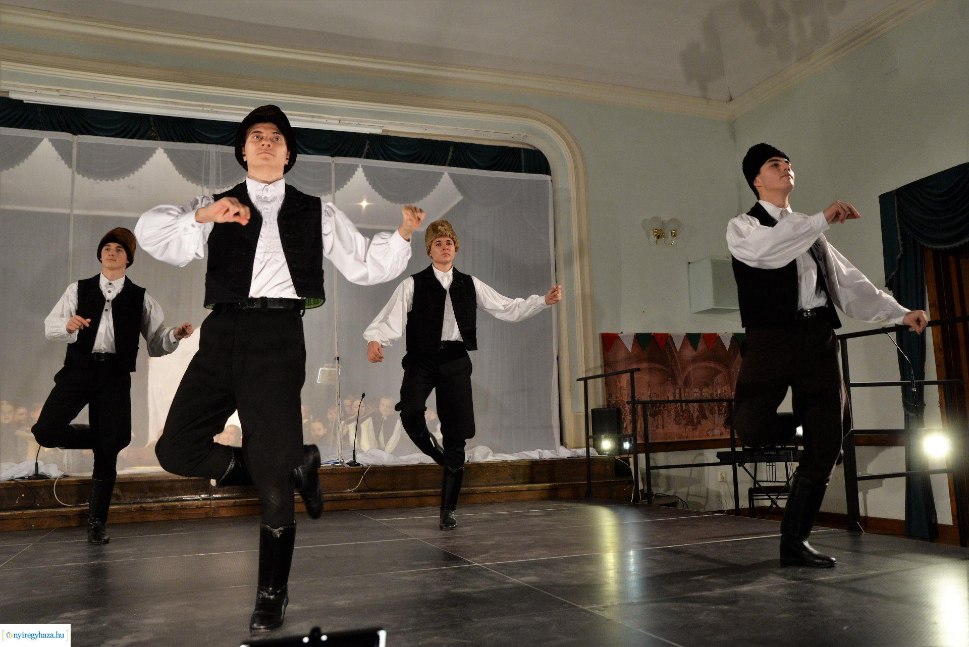 ELHISZEM-a Kismargaréta és a Margaréta Táncegyüttes karácsonyi műsora