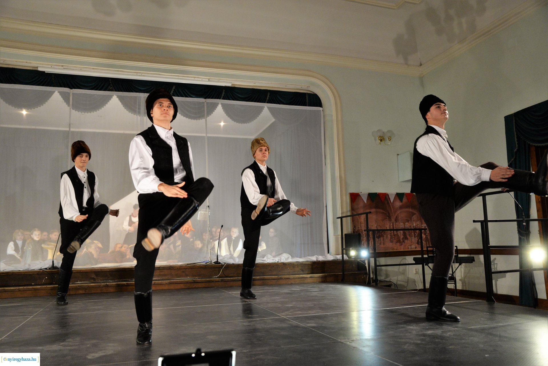 ELHISZEM-a Kismargaréta és a Margaréta Táncegyüttes karácsonyi műsora