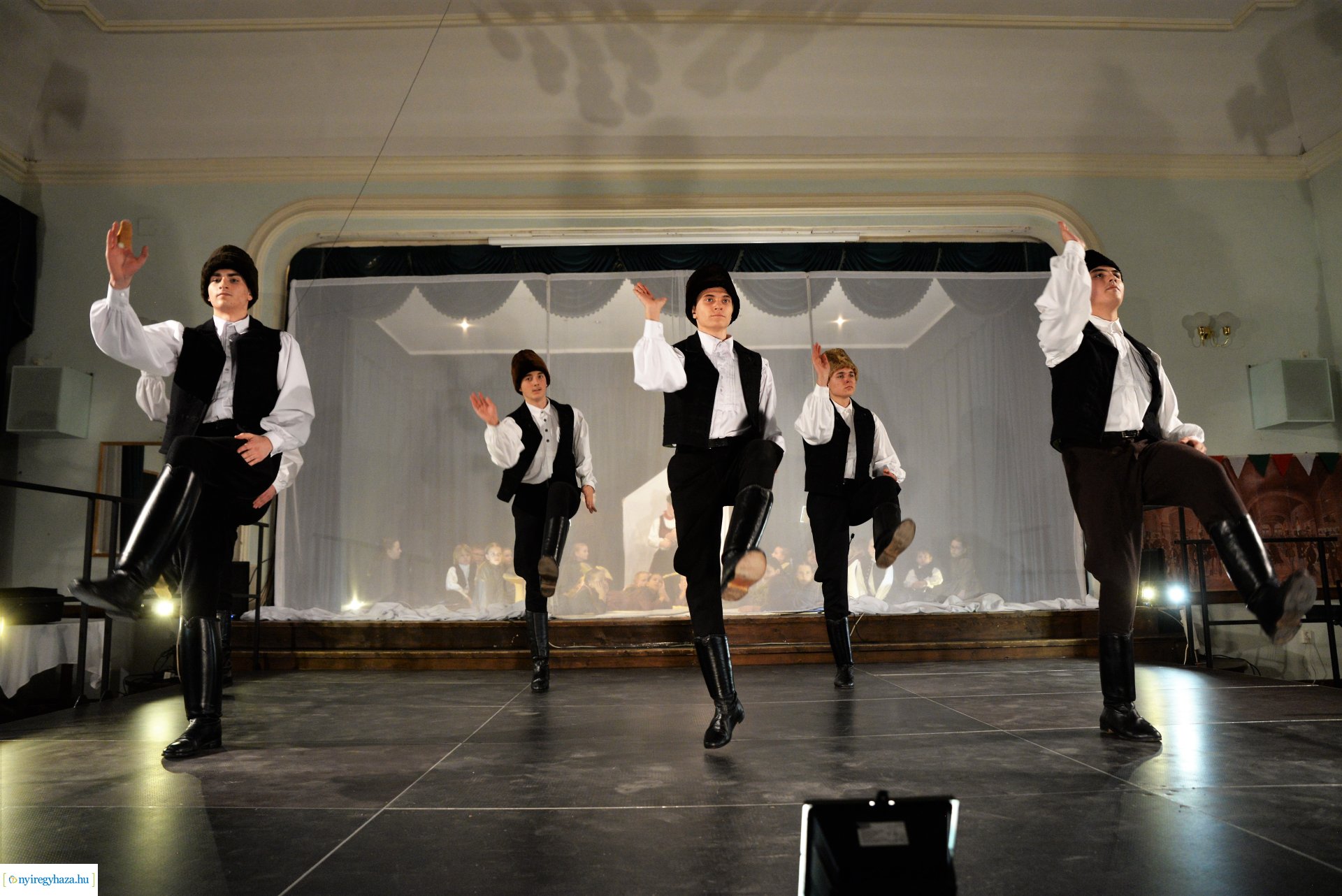 ELHISZEM-a Kismargaréta és a Margaréta Táncegyüttes karácsonyi műsora