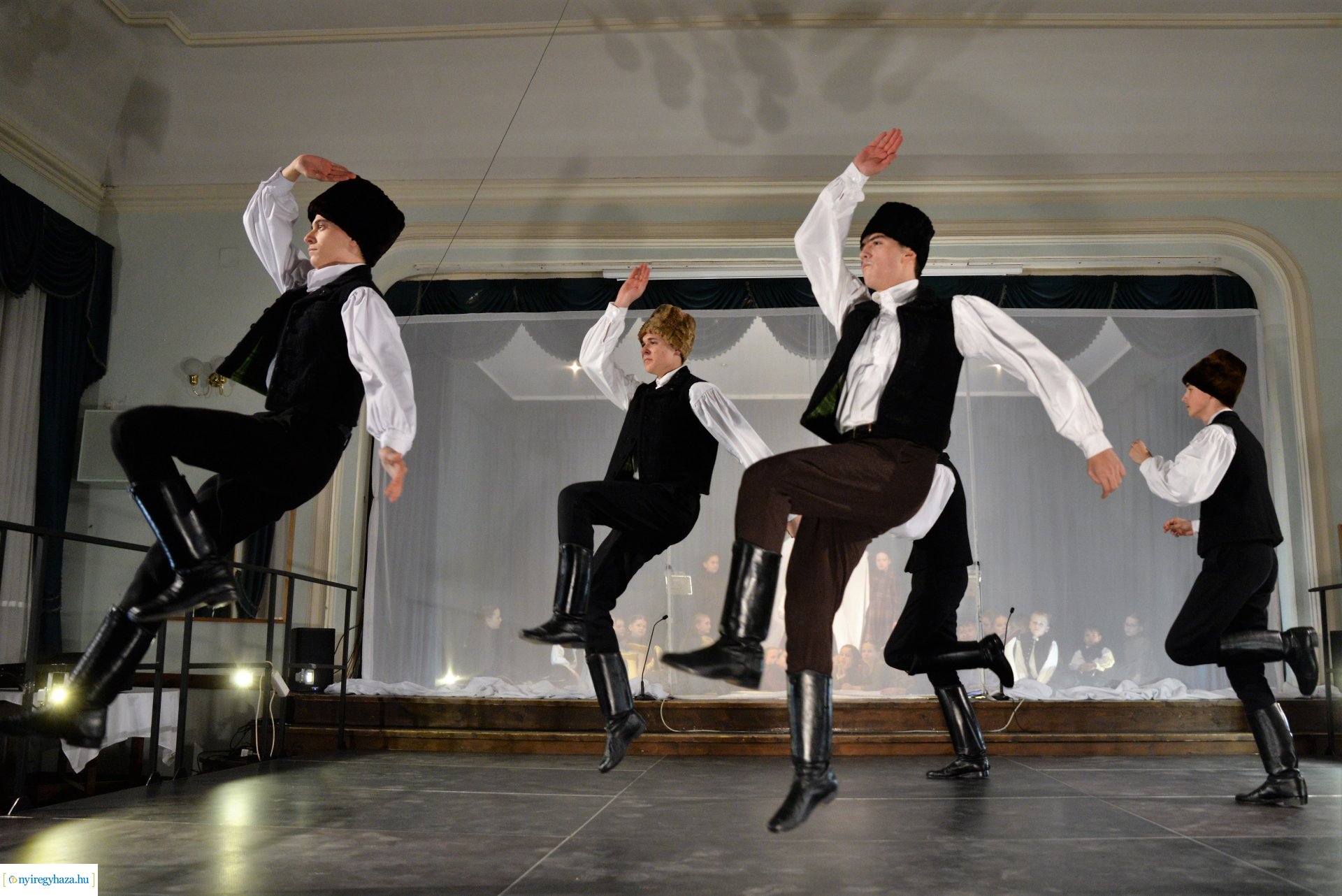 ELHISZEM-a Kismargaréta és a Margaréta Táncegyüttes karácsonyi műsora