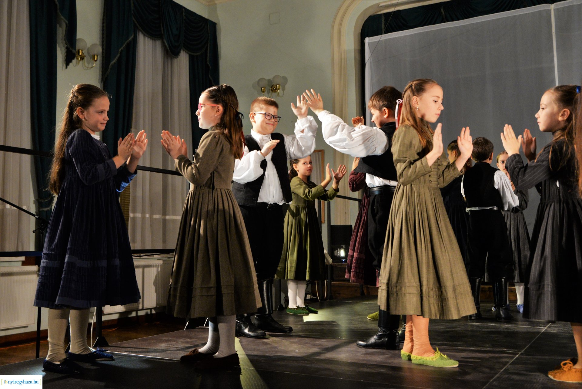 ELHISZEM-a Kismargaréta és a Margaréta Táncegyüttes karácsonyi műsora