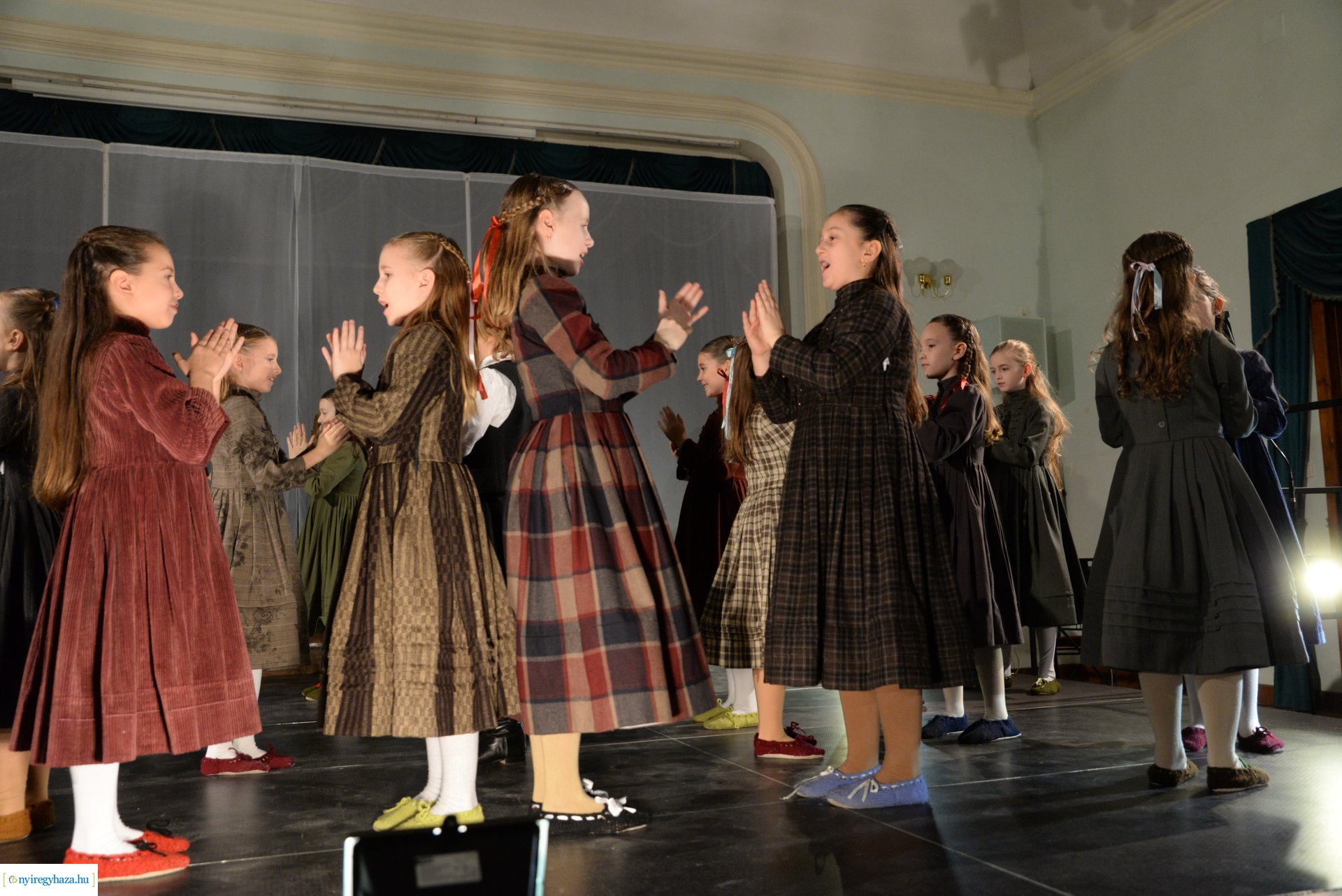 ELHISZEM-a Kismargaréta és a Margaréta Táncegyüttes karácsonyi műsora