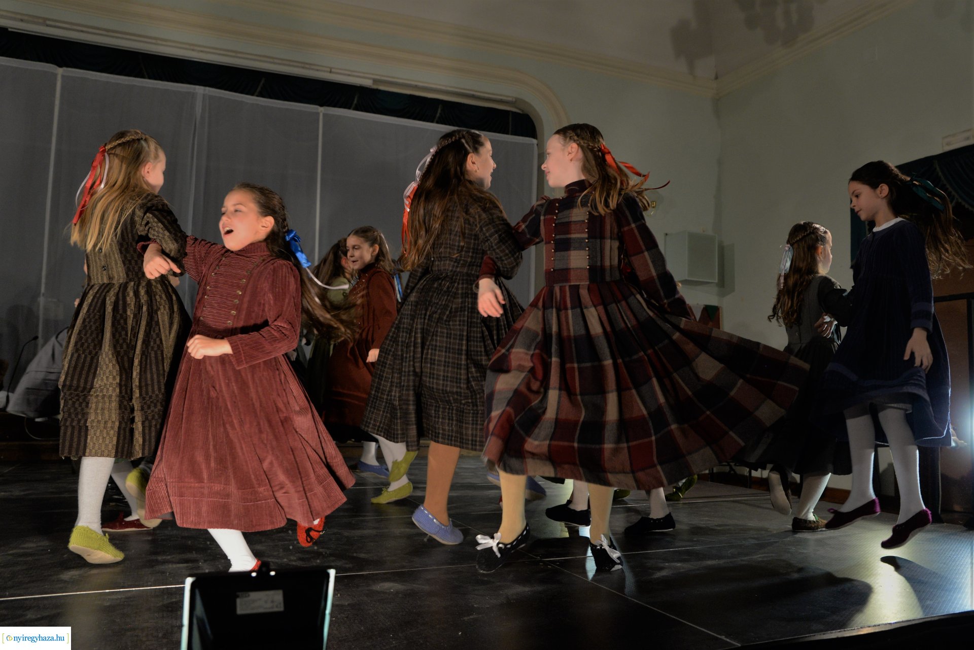 ELHISZEM-a Kismargaréta és a Margaréta Táncegyüttes karácsonyi műsora