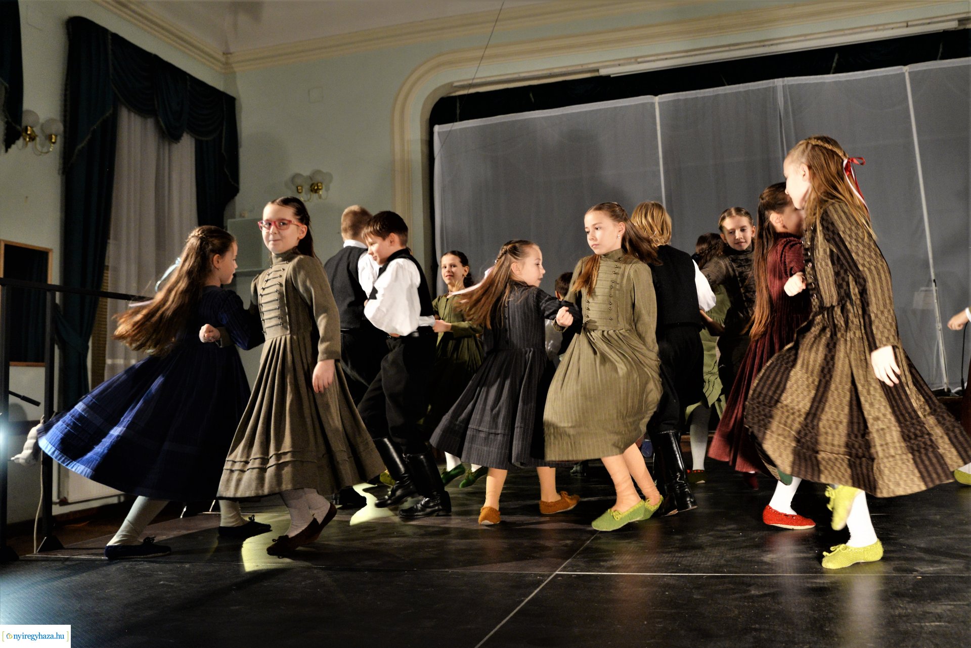 ELHISZEM-a Kismargaréta és a Margaréta Táncegyüttes karácsonyi műsora