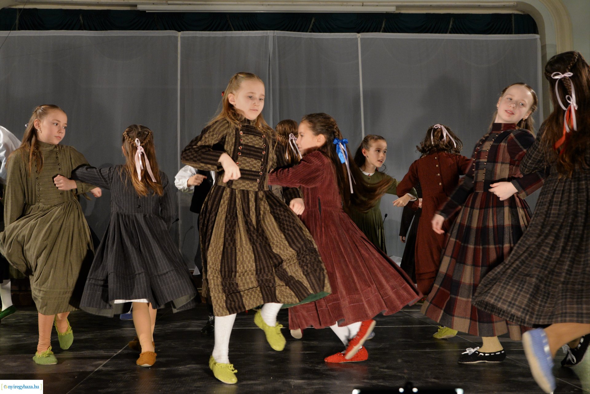 ELHISZEM-a Kismargaréta és a Margaréta Táncegyüttes karácsonyi műsora