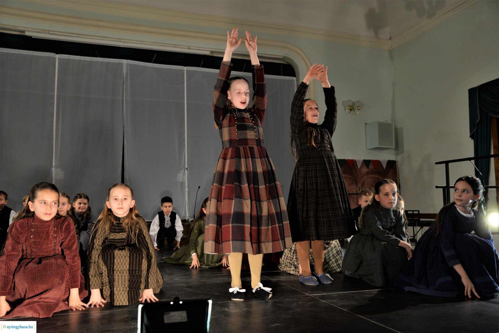 ELHISZEM-a Kismargaréta és a Margaréta Táncegyüttes karácsonyi műsora