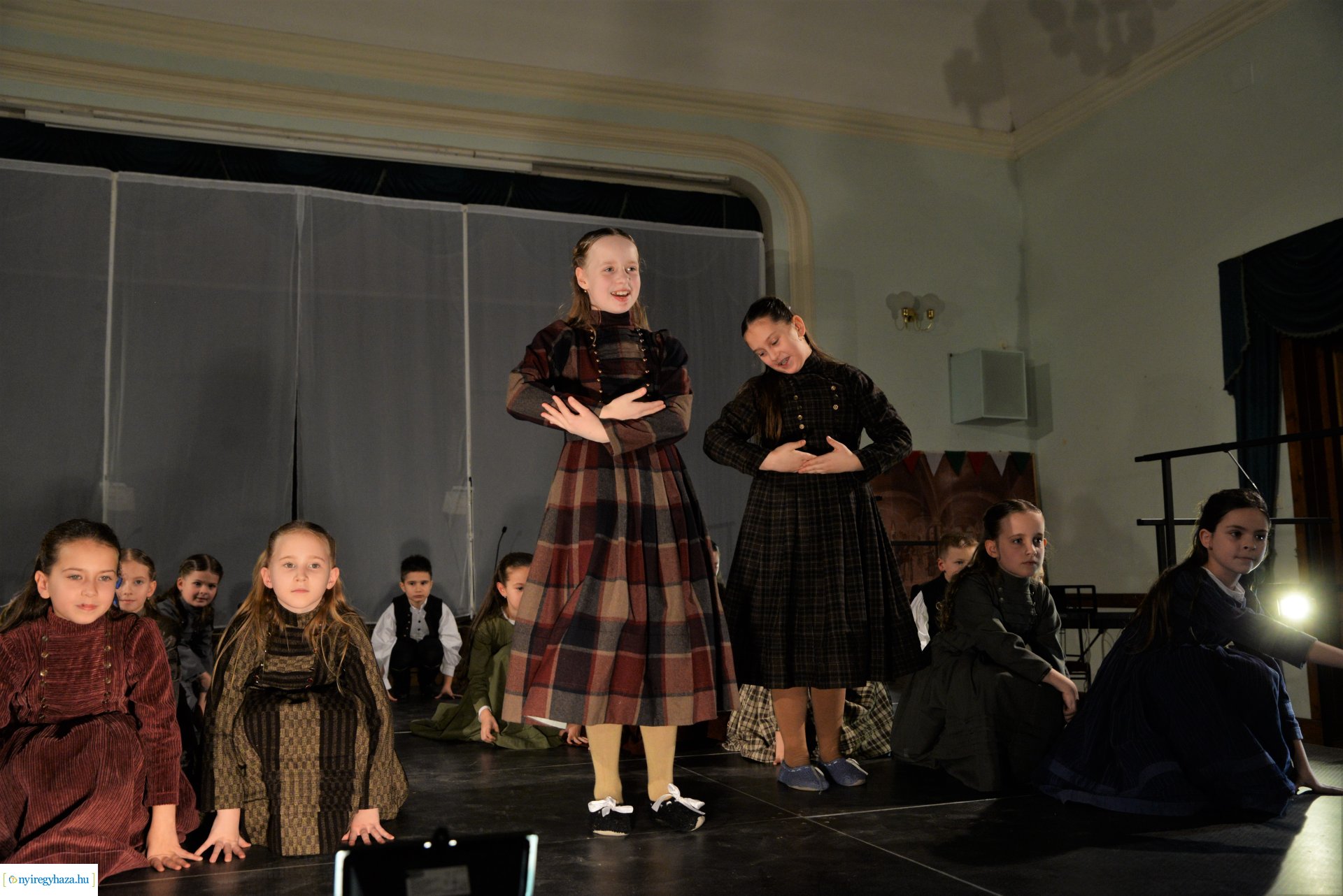 ELHISZEM-a Kismargaréta és a Margaréta Táncegyüttes karácsonyi műsora