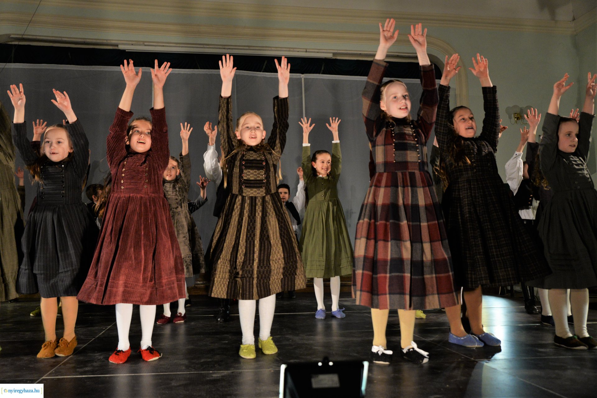 ELHISZEM-a Kismargaréta és a Margaréta Táncegyüttes karácsonyi műsora