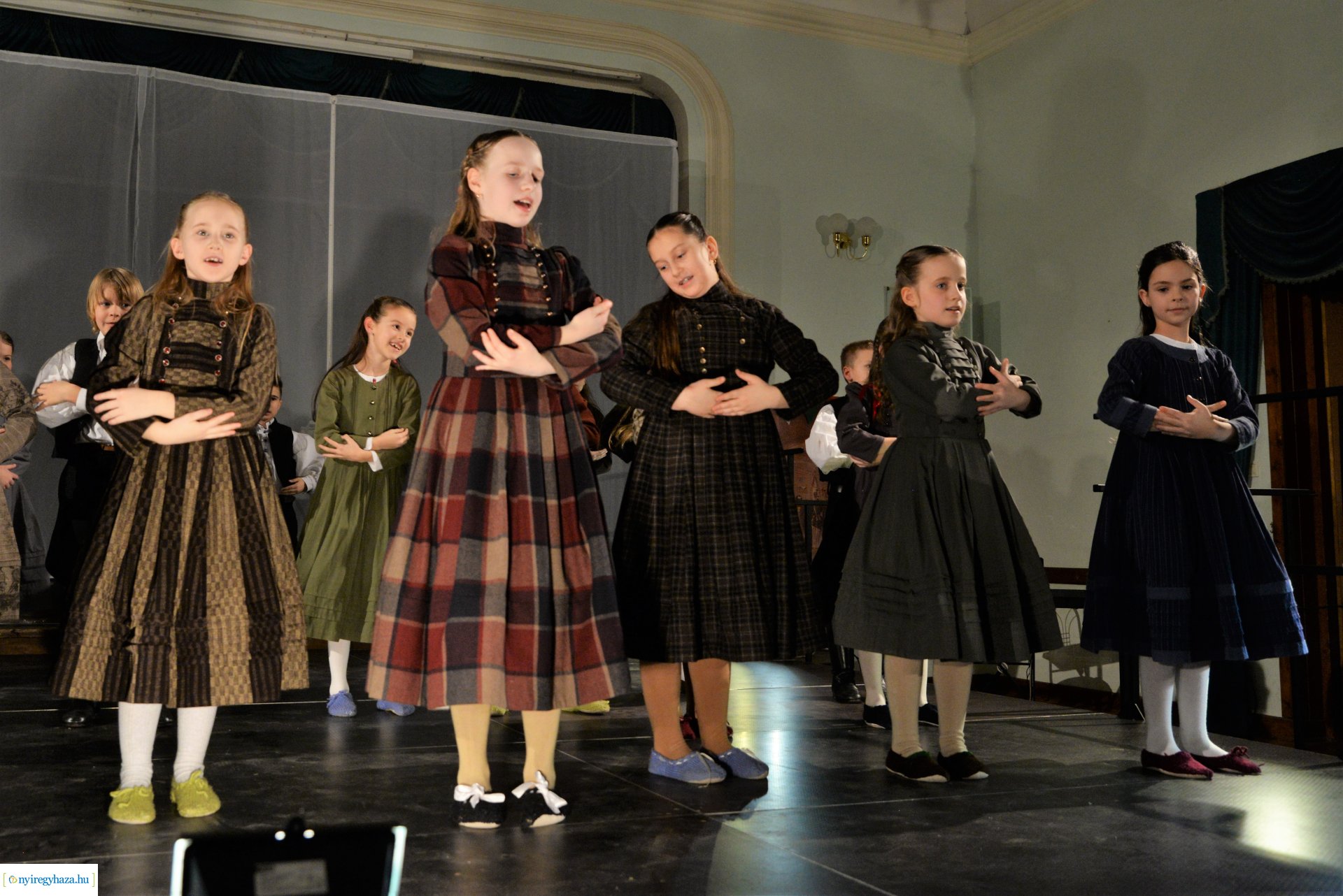 ELHISZEM-a Kismargaréta és a Margaréta Táncegyüttes karácsonyi műsora