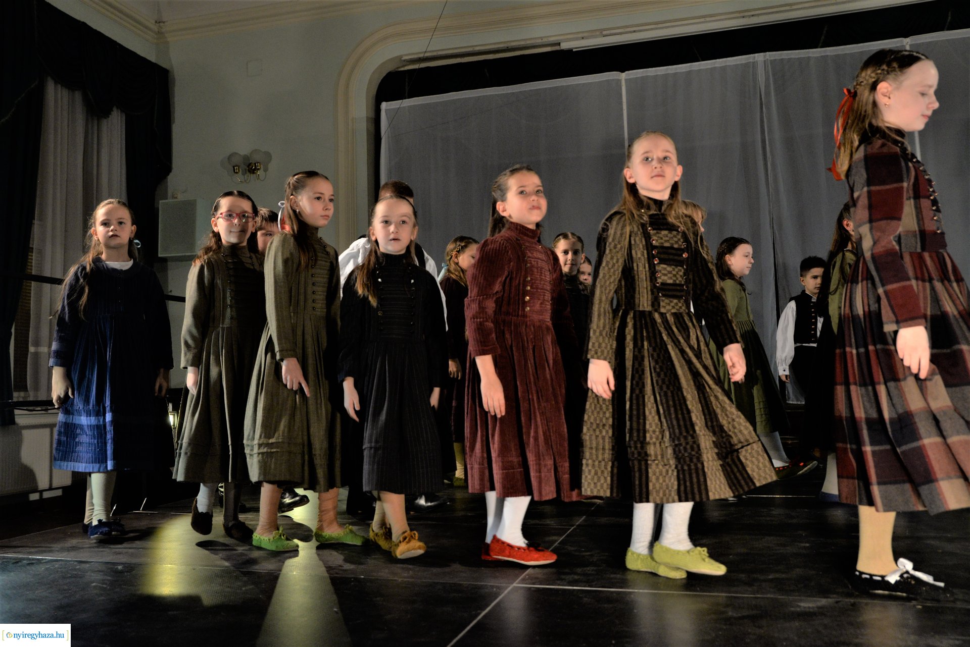 ELHISZEM-a Kismargaréta és a Margaréta Táncegyüttes karácsonyi műsora