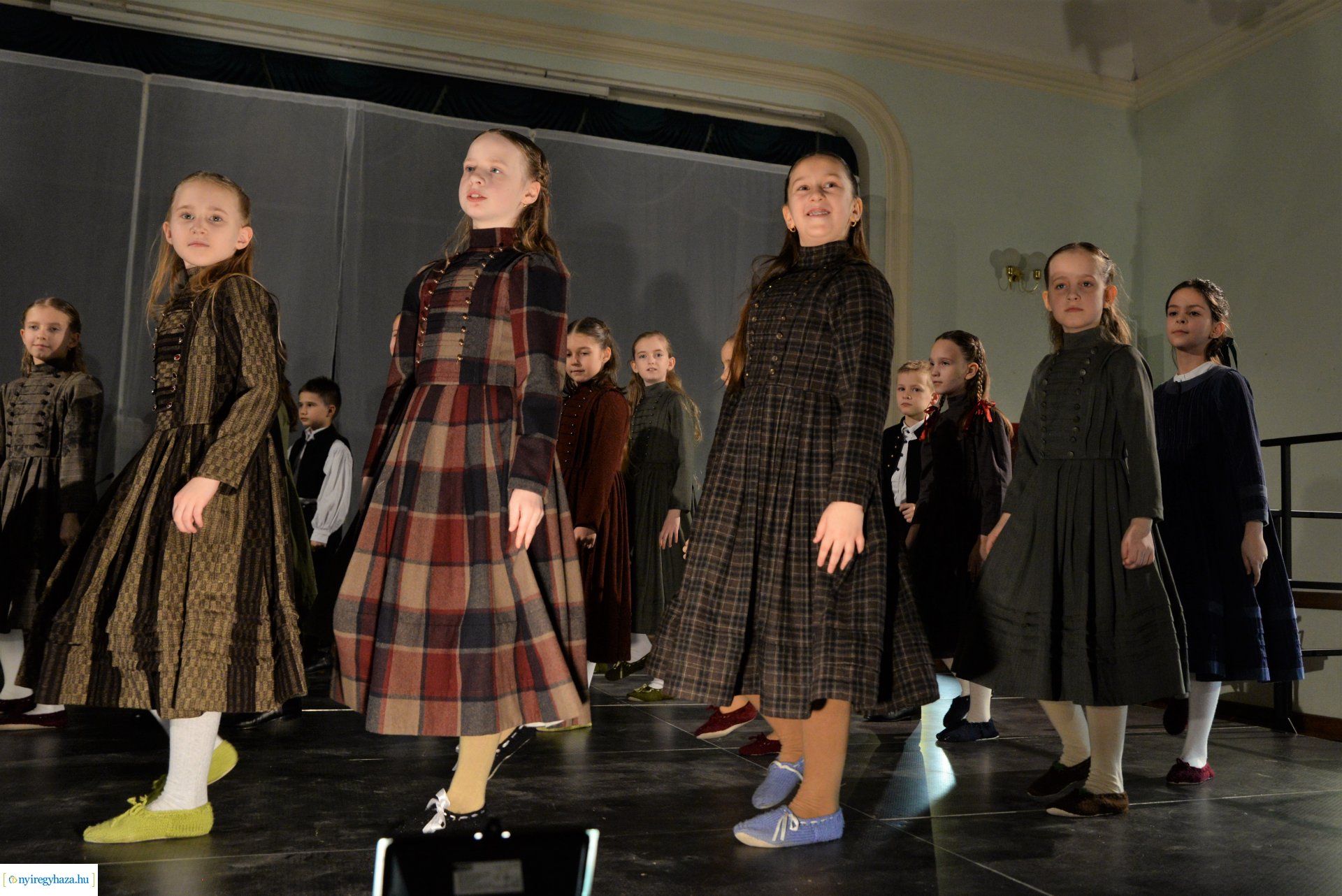 ELHISZEM-a Kismargaréta és a Margaréta Táncegyüttes karácsonyi műsora