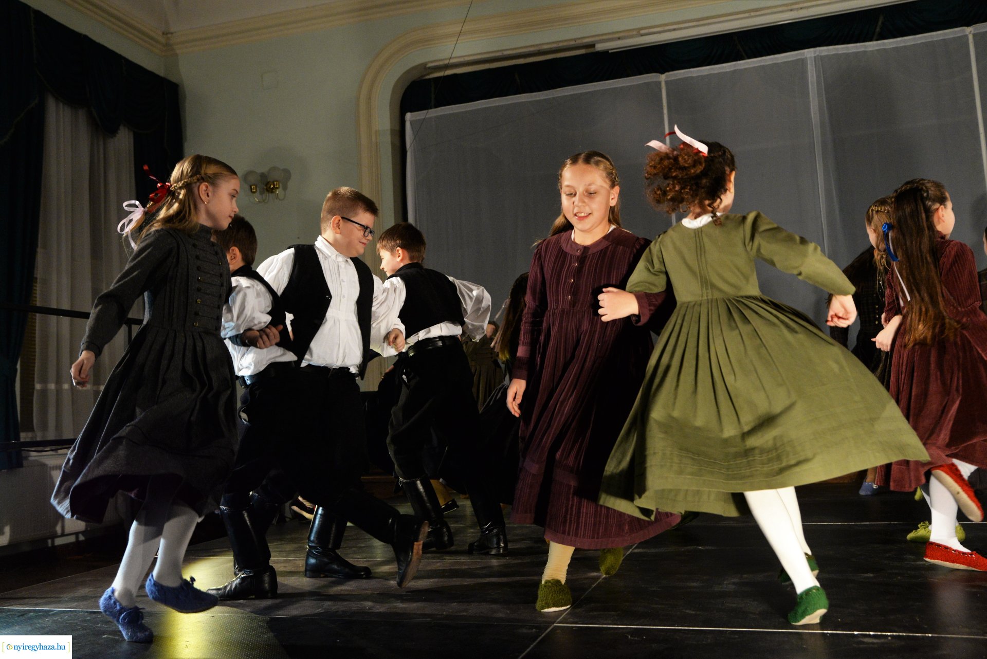 ELHISZEM-a Kismargaréta és a Margaréta Táncegyüttes karácsonyi műsora