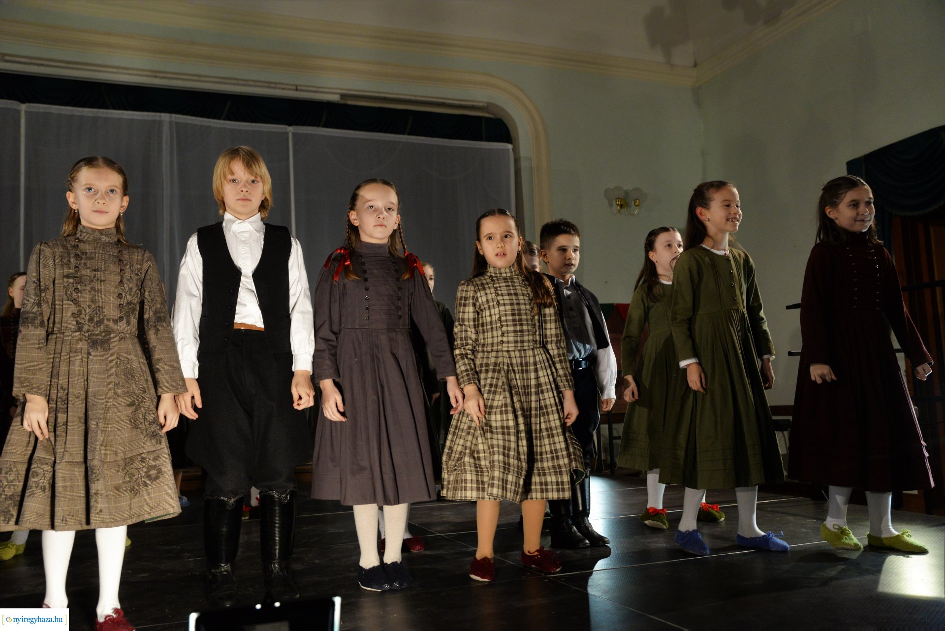 ELHISZEM-a Kismargaréta és a Margaréta Táncegyüttes karácsonyi műsora