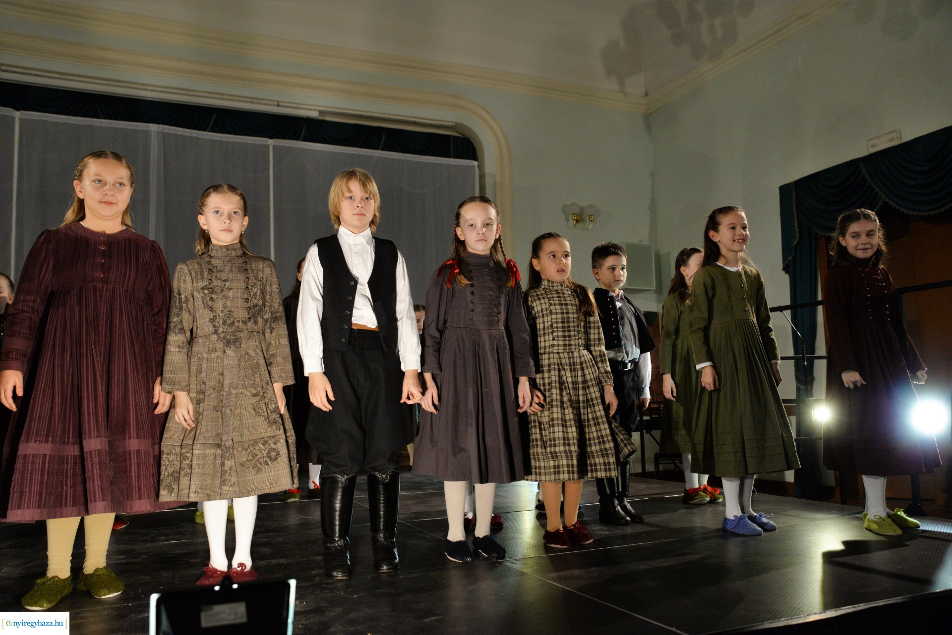 ELHISZEM-a Kismargaréta és a Margaréta Táncegyüttes karácsonyi műsora