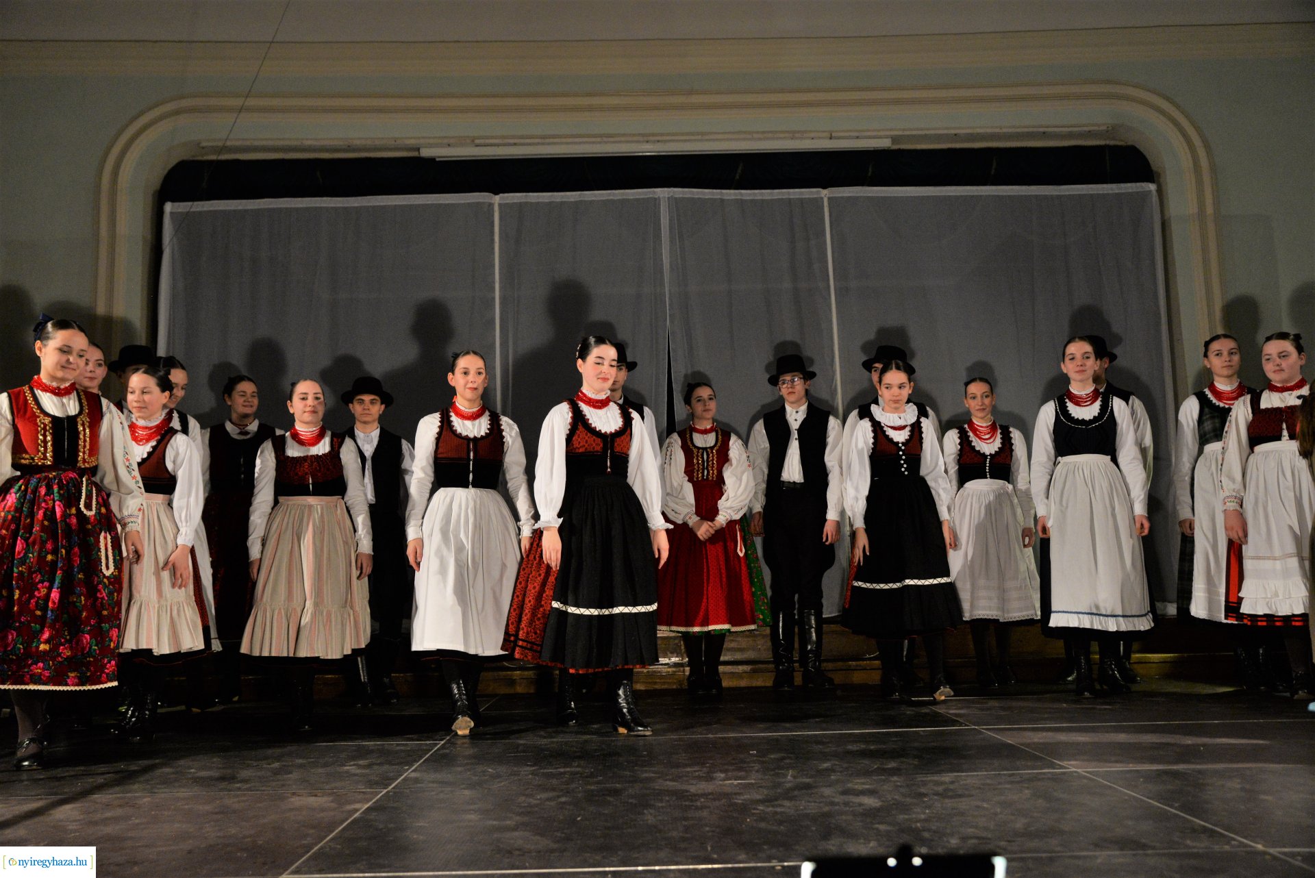 ELHISZEM-a Kismargaréta és a Margaréta Táncegyüttes karácsonyi műsora