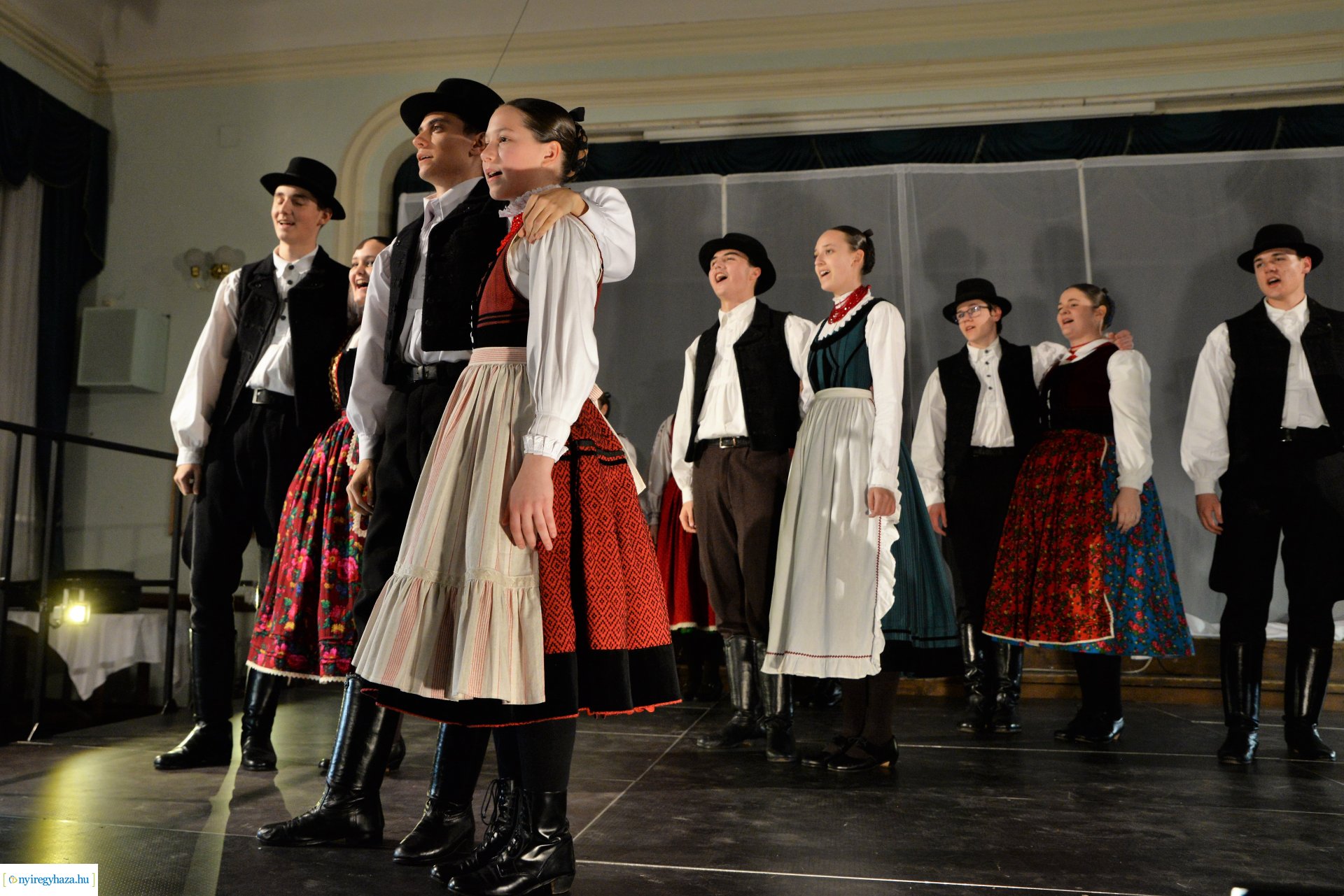 ELHISZEM-a Kismargaréta és a Margaréta Táncegyüttes karácsonyi műsora