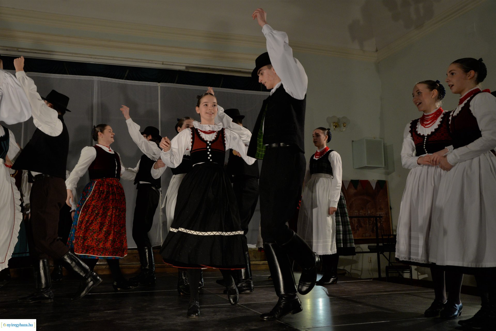 ELHISZEM-a Kismargaréta és a Margaréta Táncegyüttes karácsonyi műsora