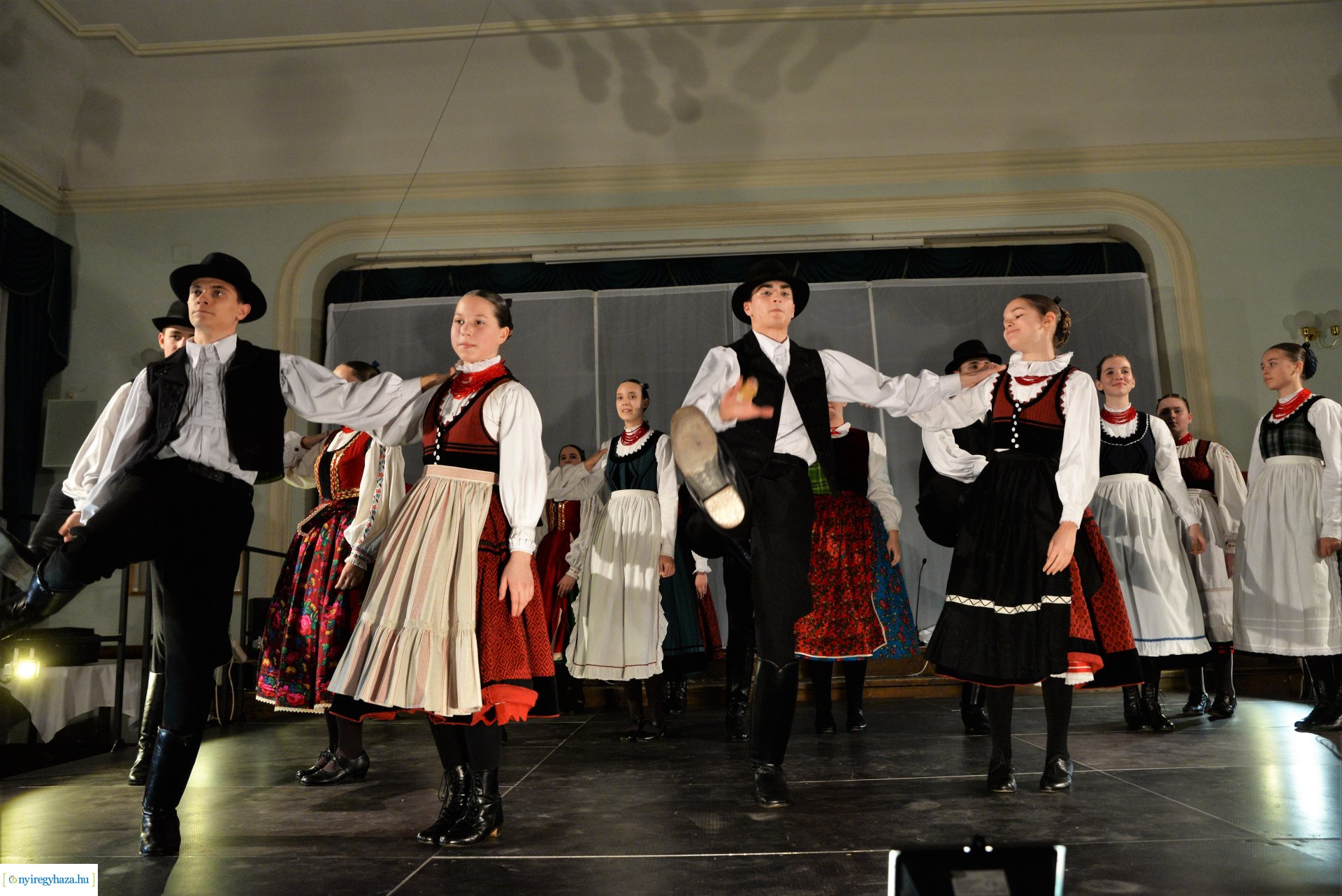 ELHISZEM-a Kismargaréta és a Margaréta Táncegyüttes karácsonyi műsora