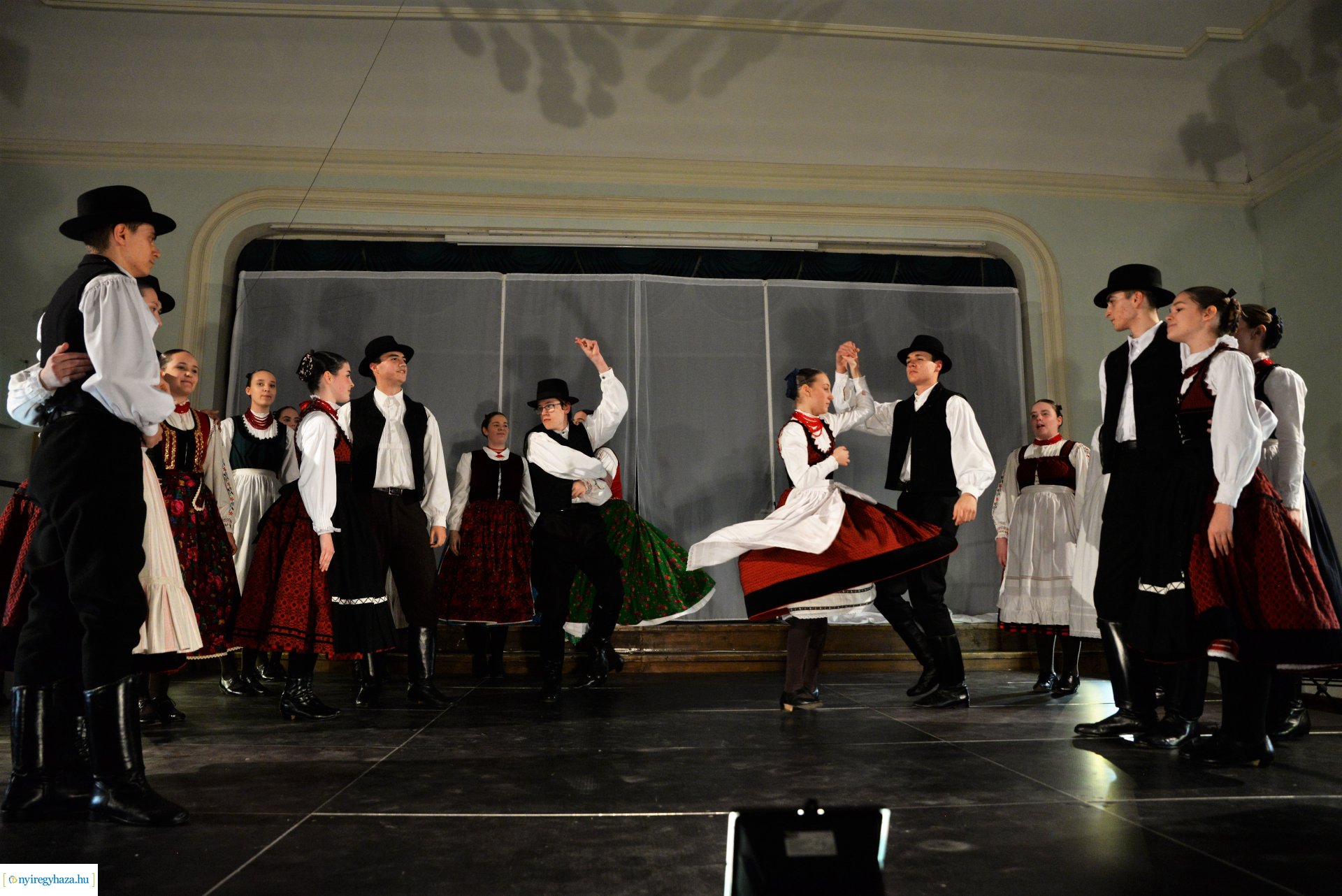 ELHISZEM-a Kismargaréta és a Margaréta Táncegyüttes karácsonyi műsora