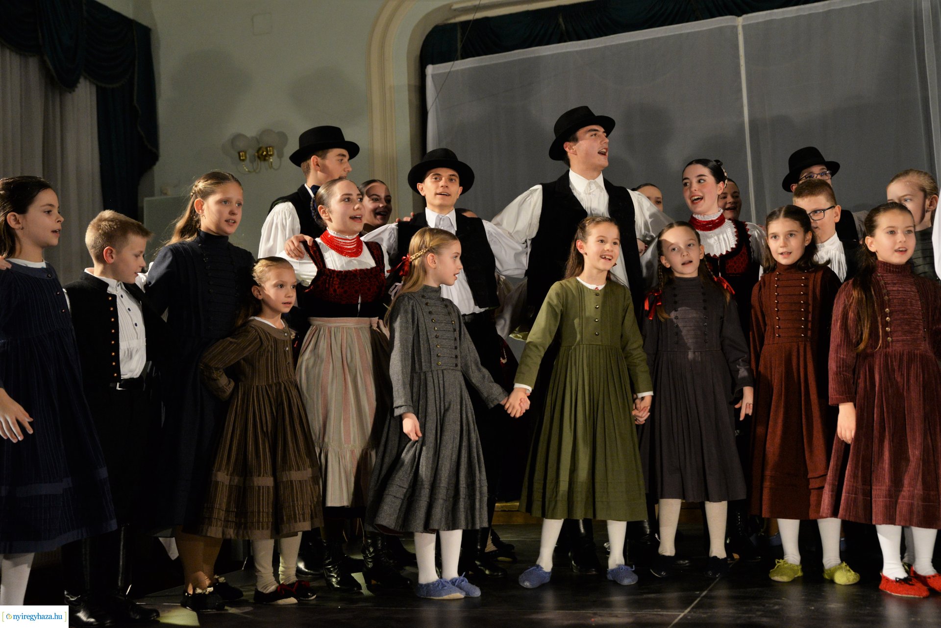 ELHISZEM-a Kismargaréta és a Margaréta Táncegyüttes karácsonyi műsora