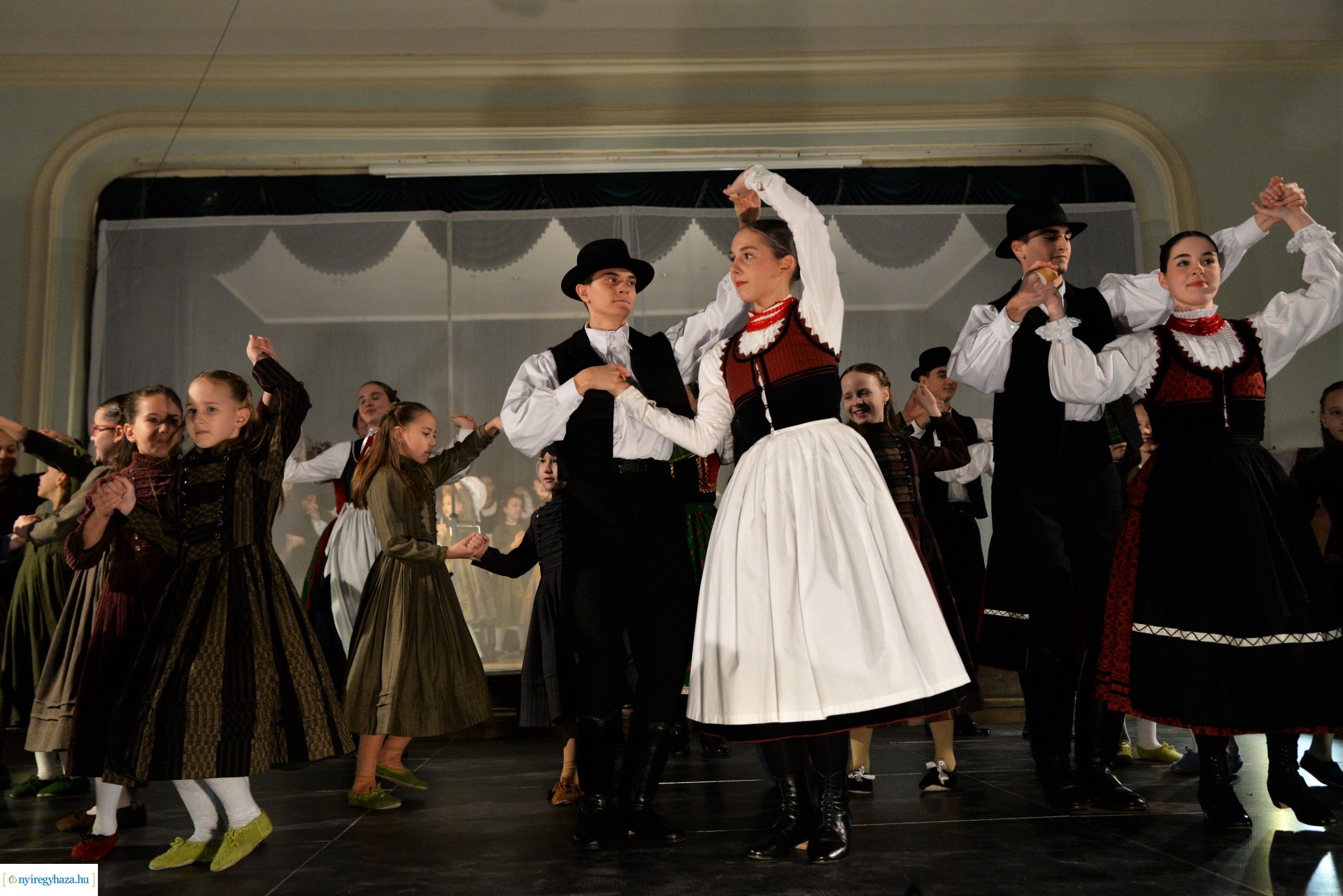 ELHISZEM-a Kismargaréta és a Margaréta Táncegyüttes karácsonyi műsora