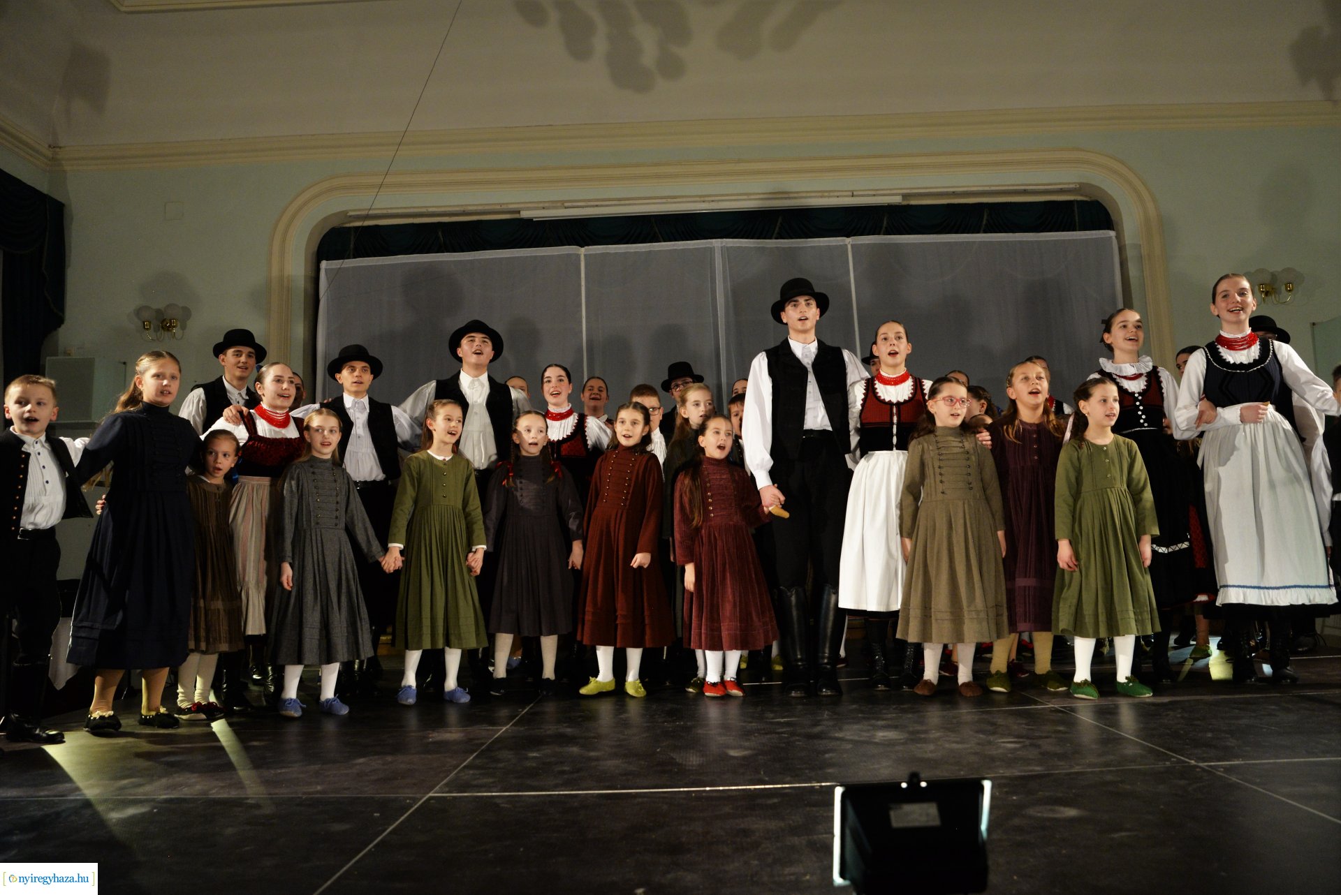 ELHISZEM-a Kismargaréta és a Margaréta Táncegyüttes karácsonyi műsora