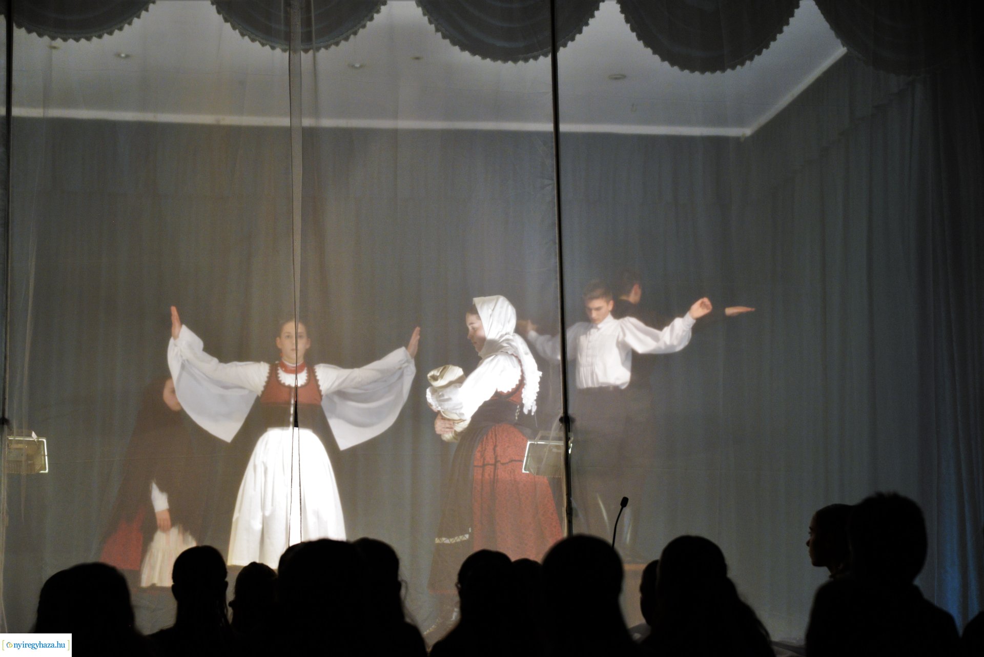 ELHISZEM-a Kismargaréta és a Margaréta Táncegyüttes karácsonyi műsora