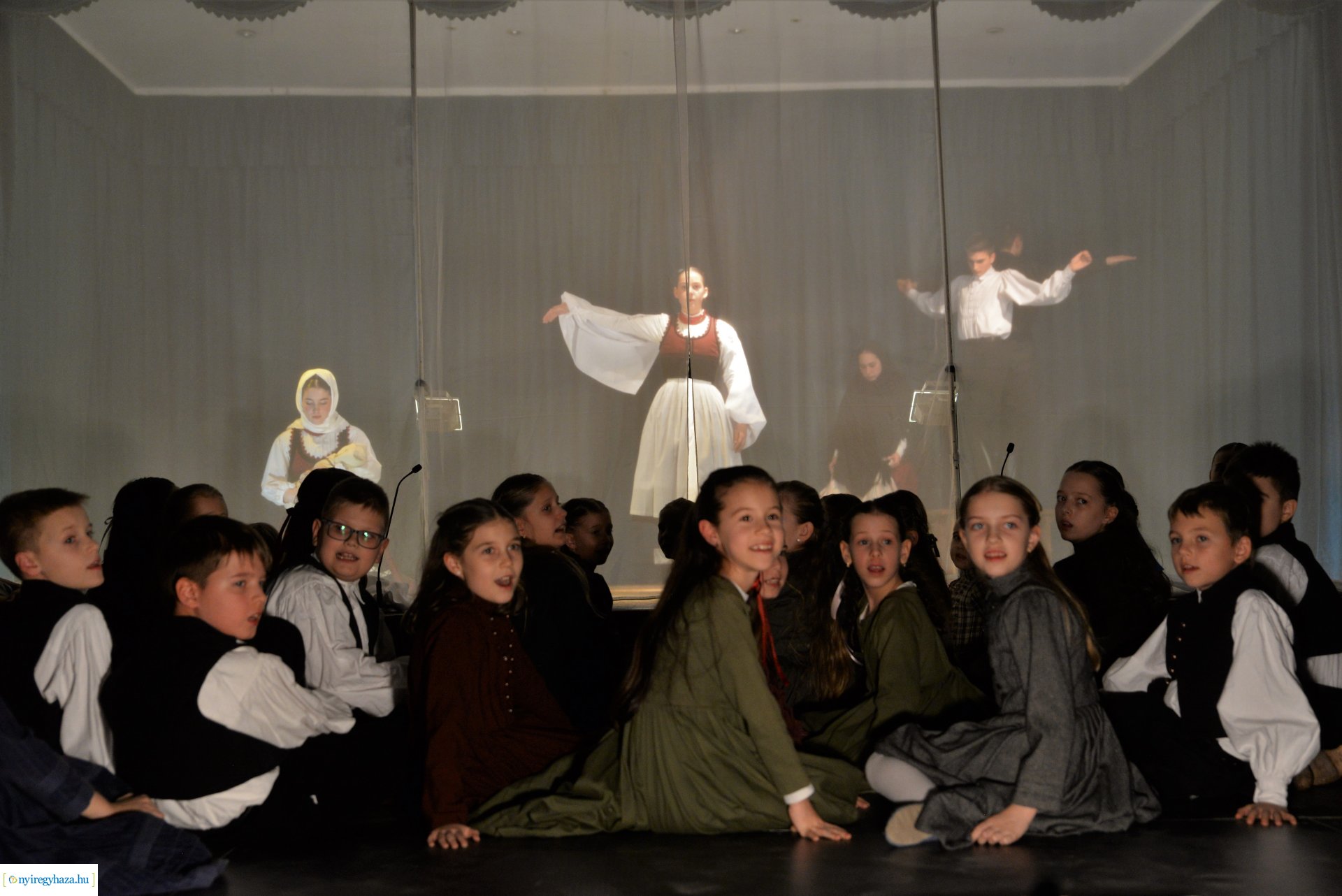 ELHISZEM-a Kismargaréta és a Margaréta Táncegyüttes karácsonyi műsora