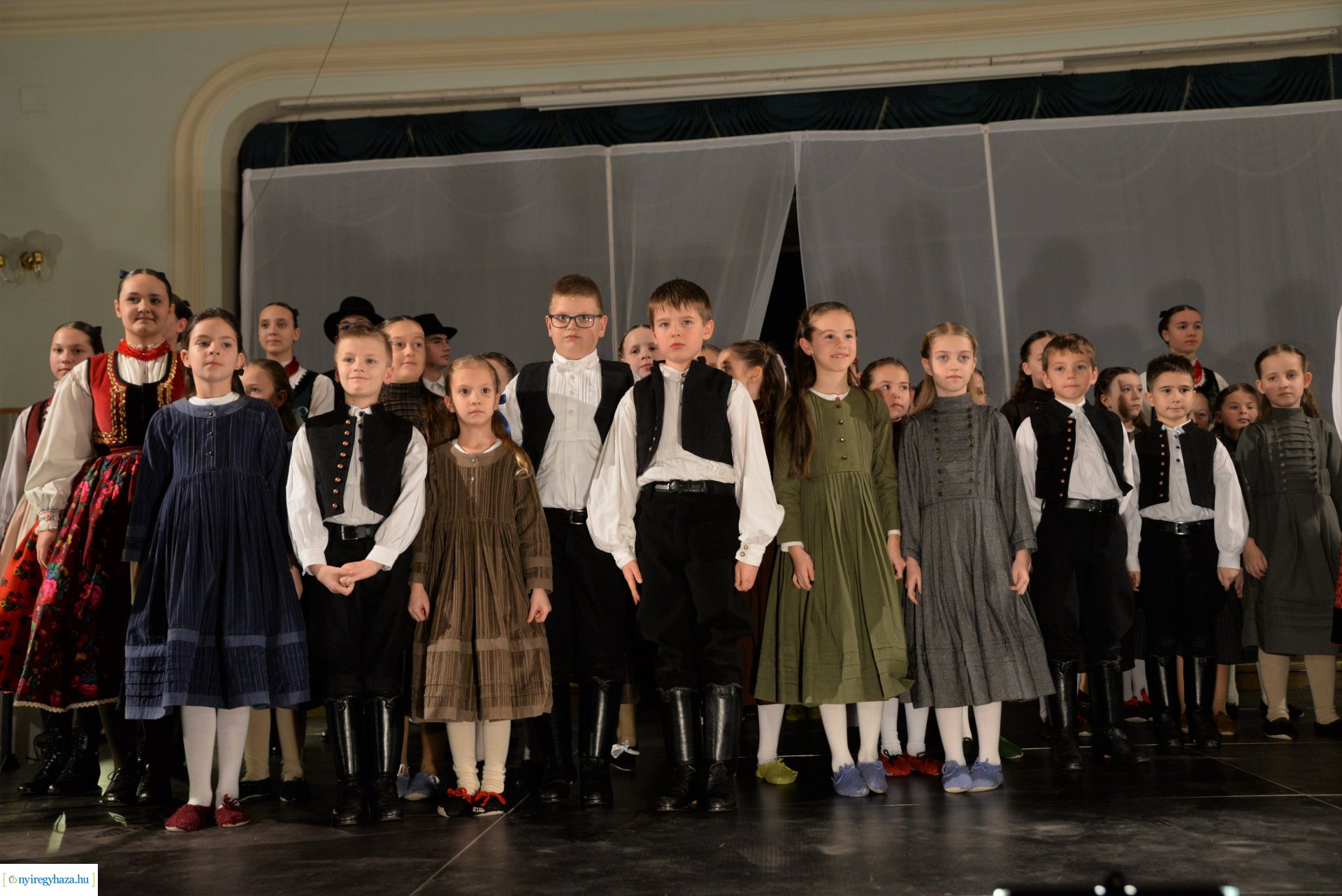 ELHISZEM-a Kismargaréta és a Margaréta Táncegyüttes karácsonyi műsora